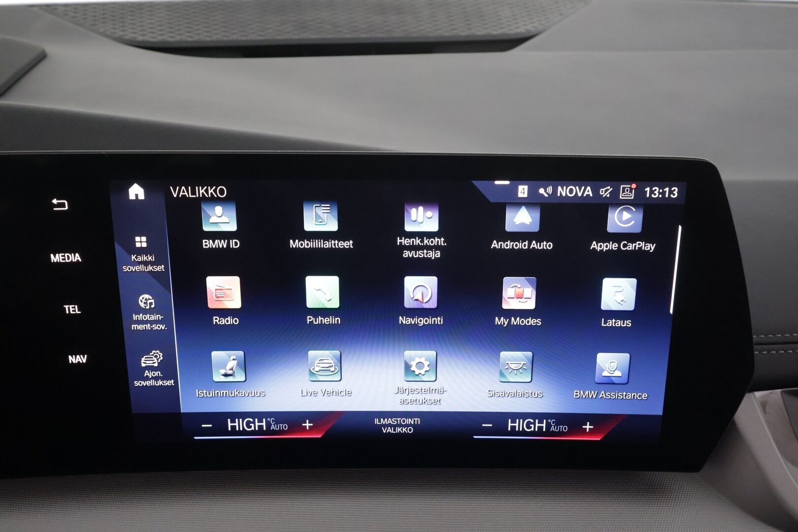 BMW 225 2023 U06 Active Tourer 225e xDrive Charged Edition * Widescreen / ACC / Adapt.LED / 360 / Sportpenkit / Kaistavahti / HUD * - 1-om Suomi-auto / Akku kuntotarkastettu SoH 97% / 2x Latauskaapelit / Kahdet renkaat aluvanteilla / Merkkihuollot