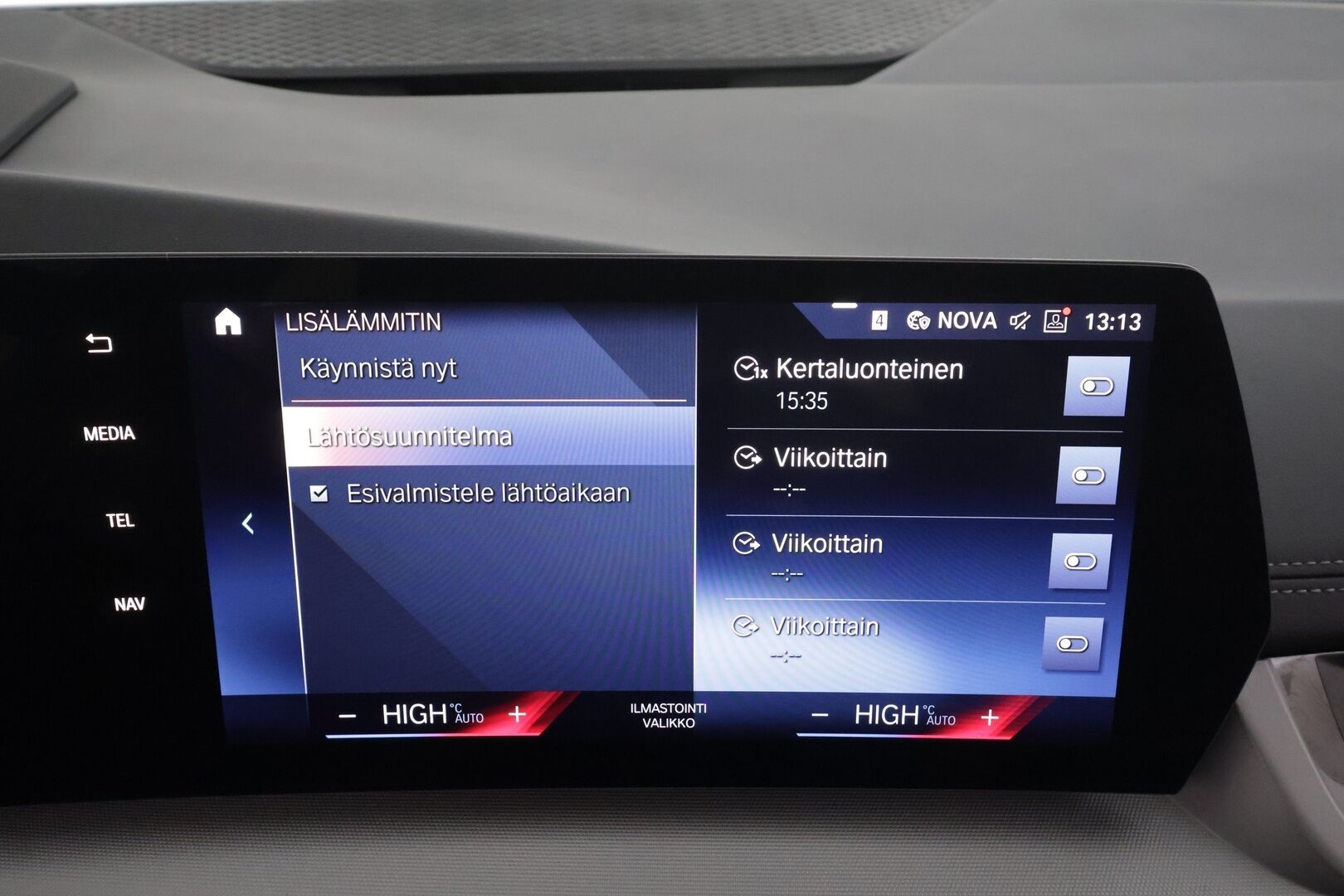 BMW 225 2023 U06 Active Tourer 225e xDrive Charged Edition * Widescreen / ACC / Adapt.LED / 360 / Sportpenkit / Kaistavahti / HUD * - 1-om Suomi-auto / Akku kuntotarkastettu SoH 97% / 2x Latauskaapelit / Kahdet renkaat aluvanteilla / Merkkihuollot