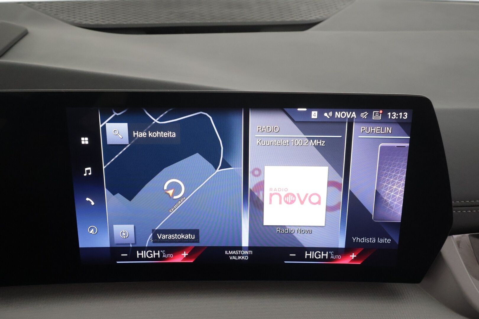 BMW 225 2023 U06 Active Tourer 225e xDrive Charged Edition * Adapt.Vakkari / HUD / Widescreen / Adapt.LED / 360-Kamera / Sporttipenkit - 1-om Suomi-auto / Akku kuntotarkastettu SoH 97% / 2x Latauskaapelit / Kahdet renkaat aluvanteilla / Merkkihuollot