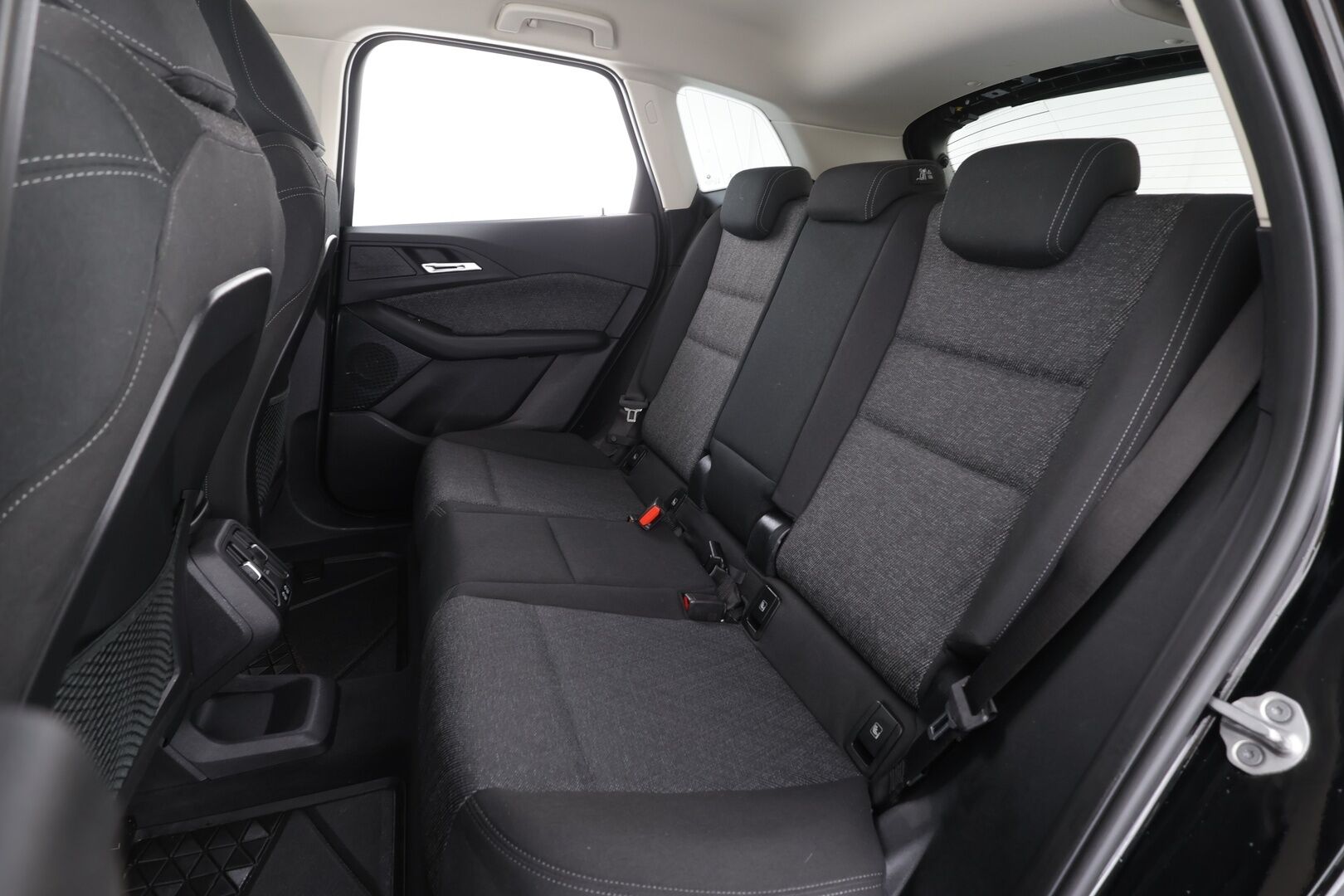 BMW 225 2023 U06 Active Tourer 225e xDrive Charged Edition * Widescreen / ACC / Adapt.LED / 360 / Sportpenkit / Kaistavahti / HUD * - 1-om Suomi-auto / Akku kuntotarkastettu SoH 97% / 2x Latauskaapelit / Kahdet renkaat aluvanteilla / Merkkihuollot