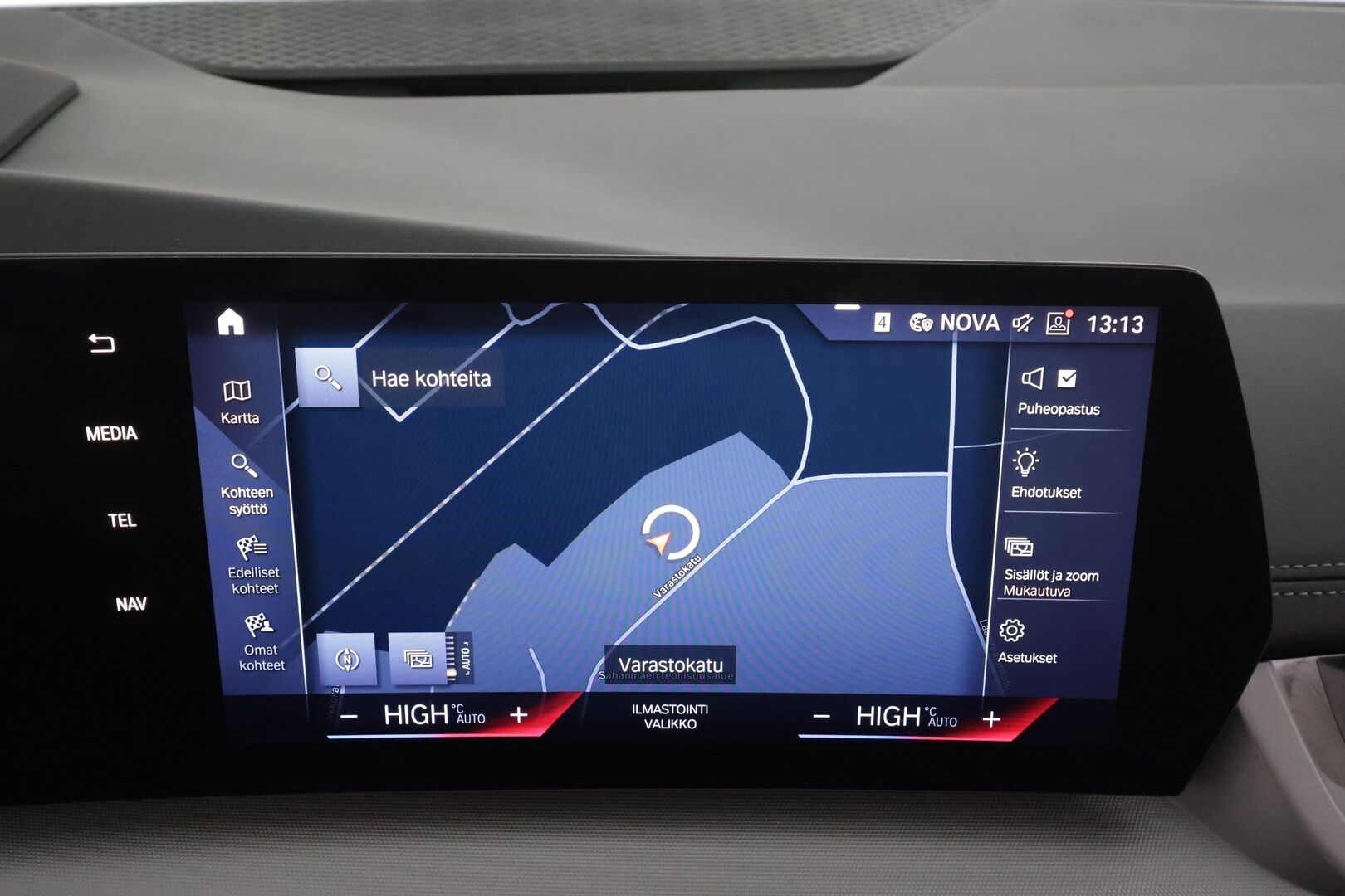 BMW 225 2023 U06 Active Tourer 225e xDrive Charged Edition * Widescreen / ACC / Adapt.LED / 360 / Sportpenkit / Kaistavahti / HUD * - 1-om Suomi-auto / Akku kuntotarkastettu SoH 97% / 2x Latauskaapelit / Kahdet renkaat aluvanteilla / Merkkihuollot