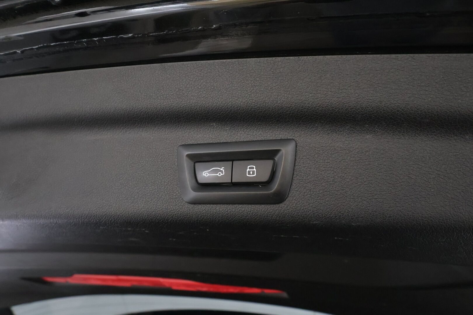 BMW 225 2023 U06 Active Tourer 225e xDrive Charged Edition * Adapt.Vakkari / HUD / Widescreen / Adapt.LED / 360-Kamera / Sporttipenkit - 1-om Suomi-auto / Akku kuntotarkastettu SoH 97% / 2x Latauskaapelit / Kahdet renkaat aluvanteilla / Merkkihuollot