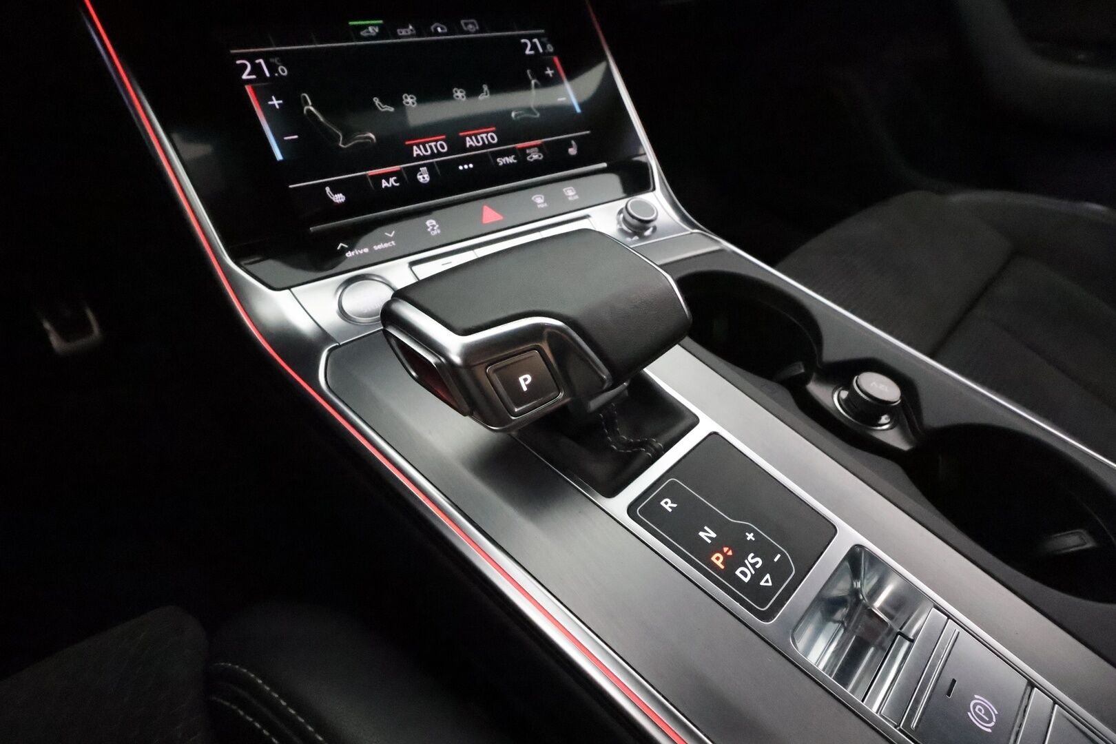 Audi A6 2020 Business Sport 55 TFSI e quattro S-Line **360.kamera / Muistipenkki / Adapt.vakkari / Matrix / KeylessGo / Koukku** - 3,99 % KORKOTARJOUS TÄHÄN AUTOON - Juuri huollettu! / Uusi tuulilasi / 2x renkaat ja vanteet!
