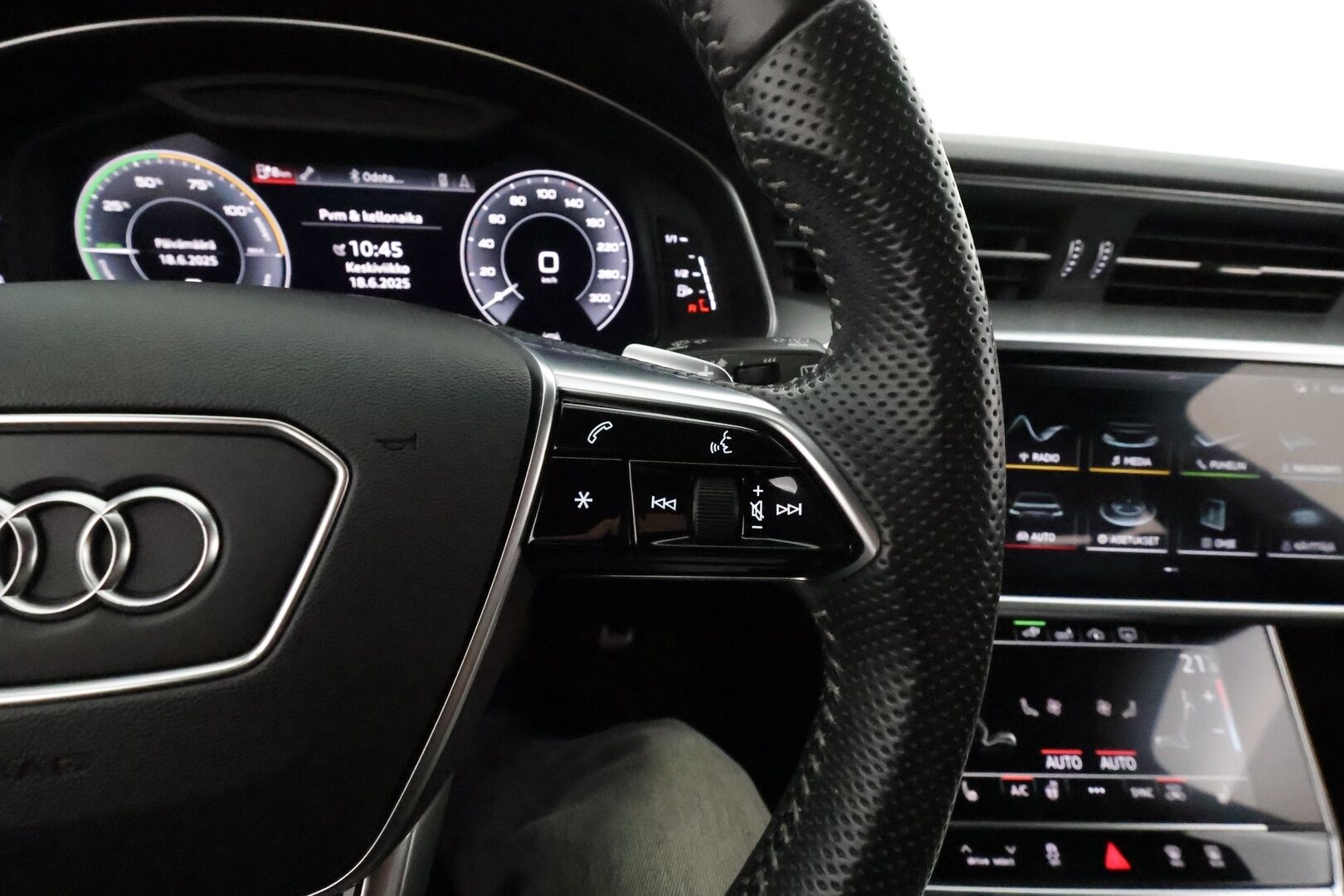 Audi A6 2020 Business Sport 55 TFSI e quattro S-Line **360.kamera / Muistipenkki / Adapt.vakkari / Matrix / KeylessGo / Koukku** - 3,99 % KORKOTARJOUS TÄHÄN AUTOON - Juuri huollettu! / Uusi tuulilasi / 2x renkaat ja vanteet!