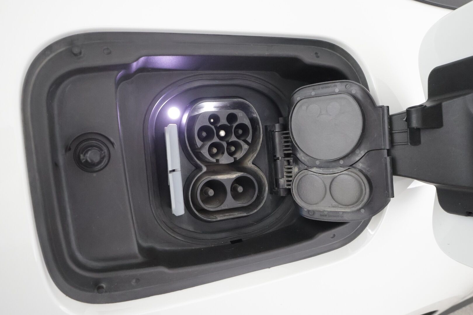 BMW I4 M50 2023 Charged - | ACC | Lisälämmitin | Koukku |  Laser Light | H/K | Sporttipenkki | P.kamera | Puolinahat | Apple&Android | 1.Om Suomi-auto | Kahdet Renkaat | Merkkihuollettu |