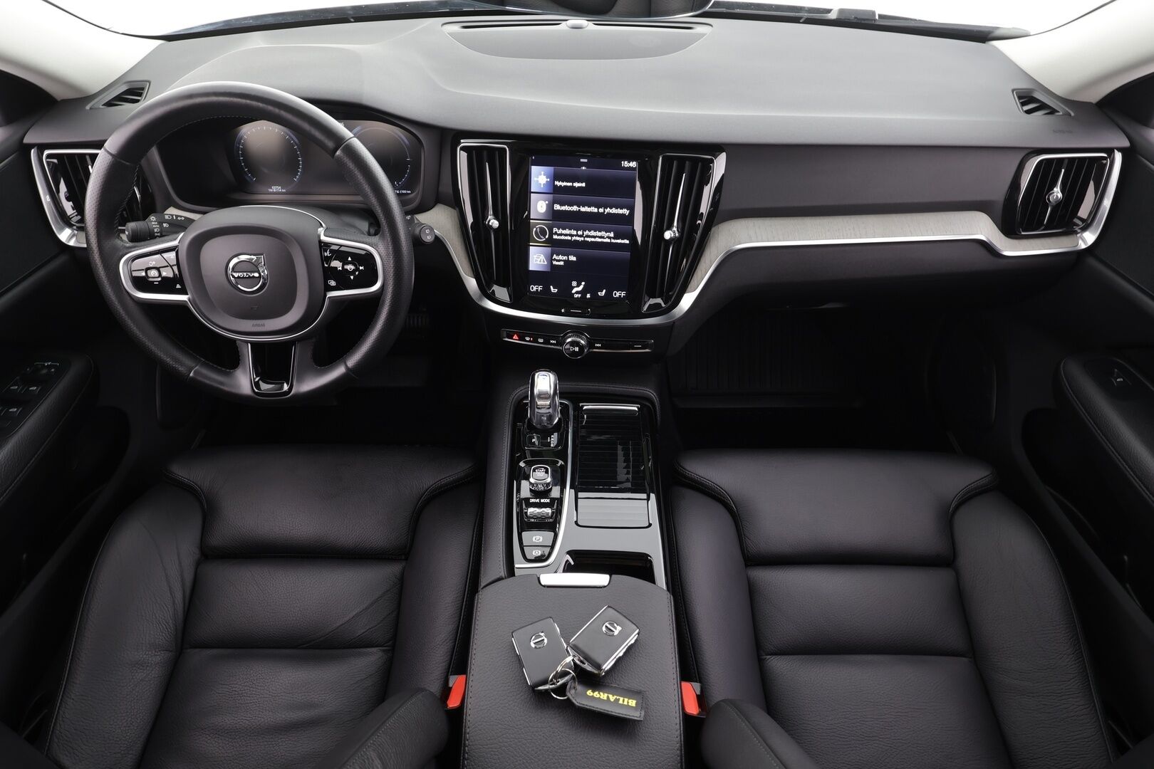 Volvo V60 2019 T8 AWD Inscription aut * Panorama / ACC / LED / P.tutkat / Webasto / Koukku /  Navi / Sportnahat / Keyless * - 2x Latauskaapelit / Kahdet renkaat / Merkkihuollettu - HULLUT JOULUT KORKOTARJOUS 2,49% 
