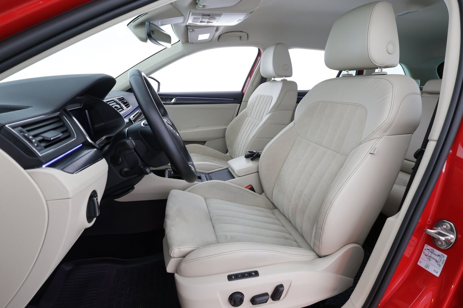 Skoda Superb 2023 Combi 1.4 TSI PHEV Style iV DSG * Webasto / ACC / LED / P.Kamera / Muistipenkki / Hierovat Sportpenkit Muistilla * - 1-om Suomi-auto / Akku kuntotarkastettu / 2x Latauskaapelit / Kahdet renkaat / Merkkihuollettu! - Osta nyt, maksa vasta ensi vuonna