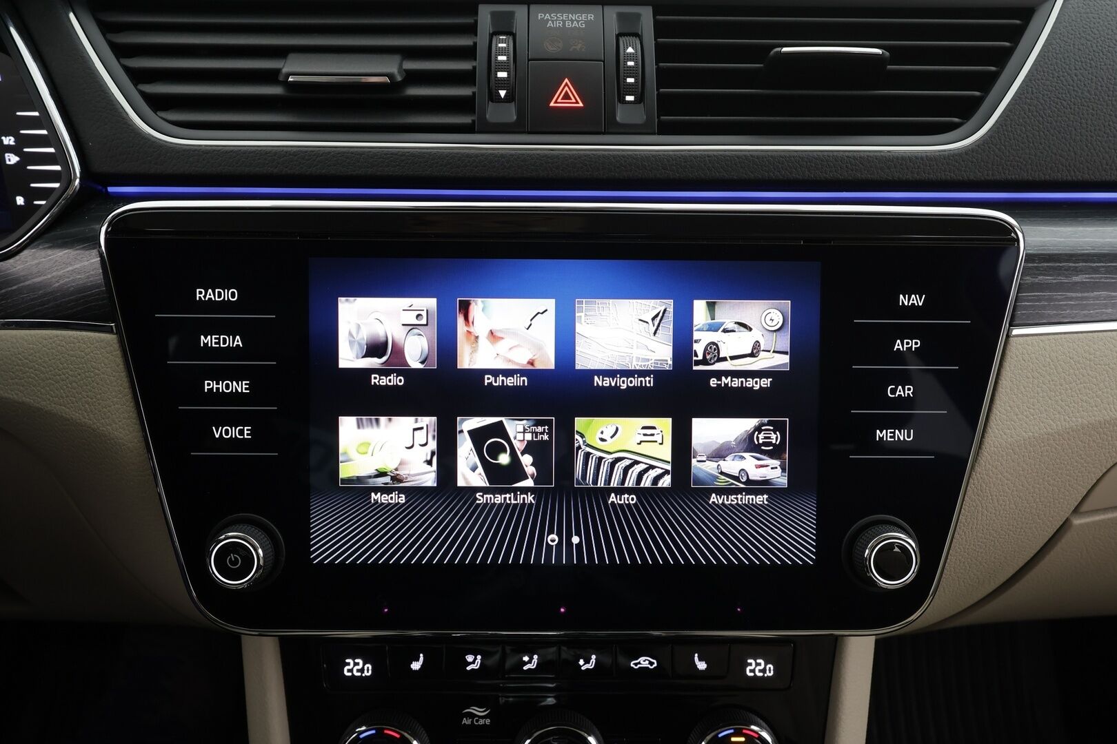 Skoda Superb 2023 Combi 1.4 TSI PHEV Style iV DSG * Webasto / ACC / LED / P.Kamera / Muistipenkki / Hierovat Sportpenkit Muistilla * - 1-om Suomi-auto / Akku kuntotarkastettu / 2x Latauskaapelit / Kahdet renkaat / Merkkihuollettu! - Osta nyt, maksa vasta ensi vuonna