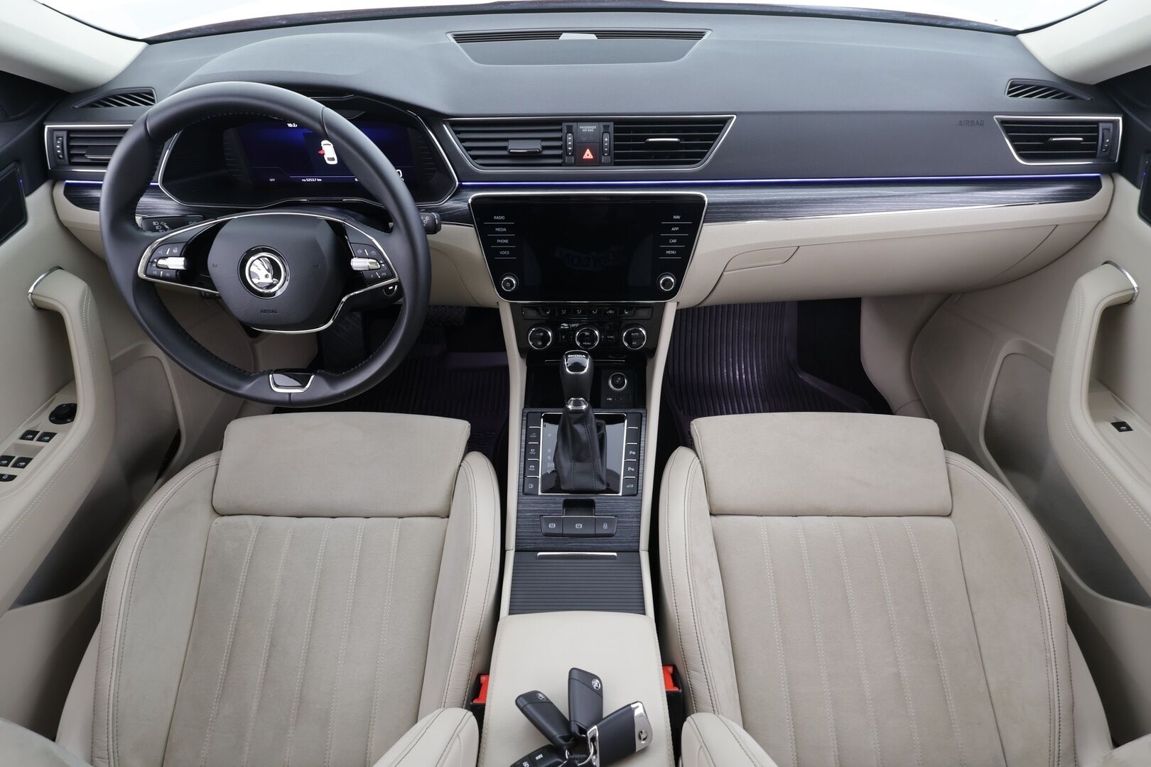 Skoda Superb 2023 Combi 1.4 TSI PHEV Style iV DSG * Webasto / ACC / LED / P.Kamera / Muistipenkki / Hierovat Sportpenkit Muistilla * - 1-om Suomi-auto / Akku kuntotarkastettu / 2x Latauskaapelit / Kahdet renkaat / Merkkihuollettu! - Osta nyt, maksa vasta ensi vuonna