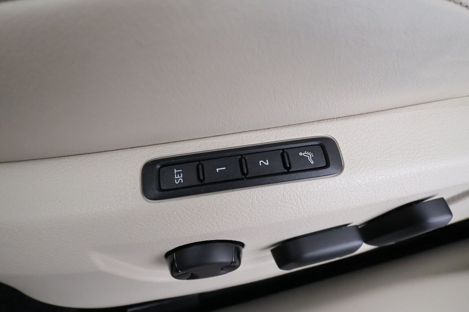 Skoda Superb 2023 Combi 1.4 TSI PHEV Style iV DSG * Webasto / ACC / LED / P.Kamera / Muistipenkki / Hierovat Sportpenkit Muistilla * - 1-om Suomi-auto / Akku kuntotarkastettu / 2x Latauskaapelit / Kahdet renkaat / Merkkihuollettu! - Osta nyt, maksa vasta ensi vuonna