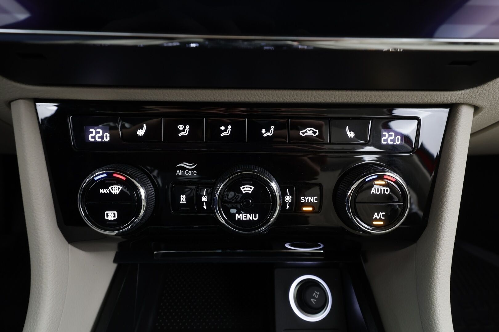 Skoda Superb 2023 Combi 1.4 TSI PHEV Style iV DSG * Webasto / ACC / LED / P.Kamera / Muistipenkki / Hierovat Sportpenkit Muistilla * - 1-om Suomi-auto / Akku kuntotarkastettu / 2x Latauskaapelit / Kahdet renkaat / Merkkihuollettu! - Osta nyt, maksa vasta ensi vuonna