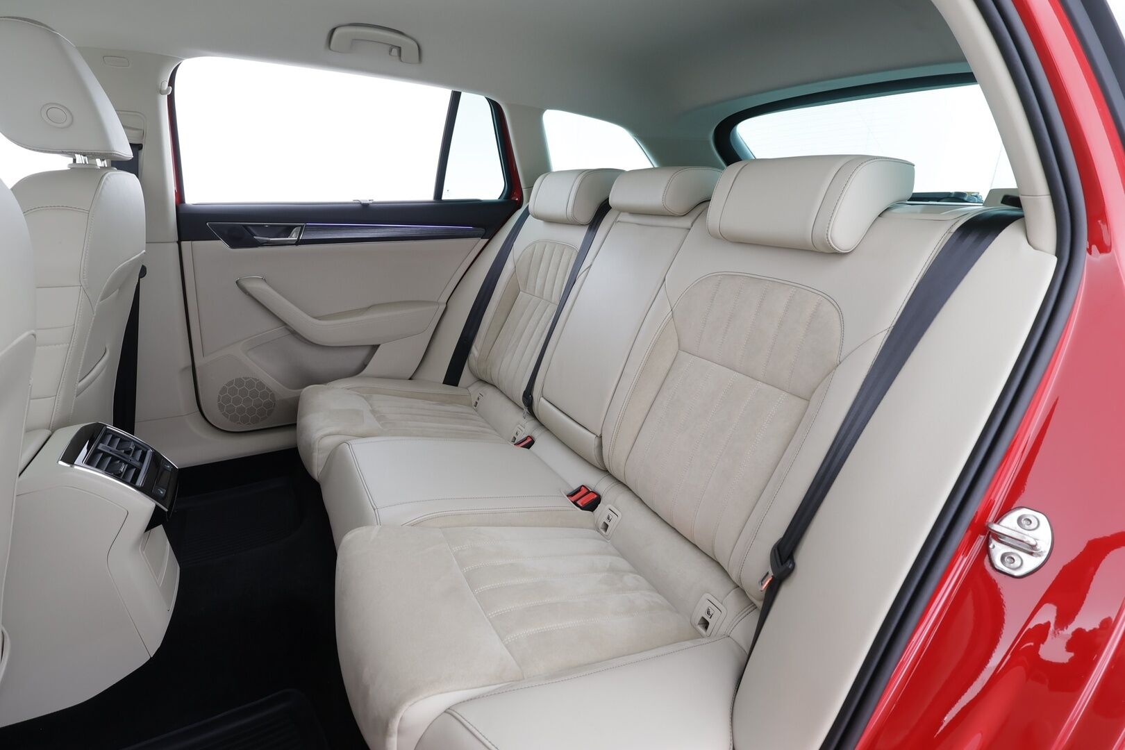 Skoda Superb 2023 Combi 1.4 TSI PHEV Style iV DSG * Webasto / ACC / LED / P.Kamera / Muistipenkki / Hierovat Sportpenkit Muistilla * - 1-om Suomi-auto / Akku kuntotarkastettu / 2x Latauskaapelit / Kahdet renkaat / Merkkihuollettu! - Osta nyt, maksa vasta ensi vuonna