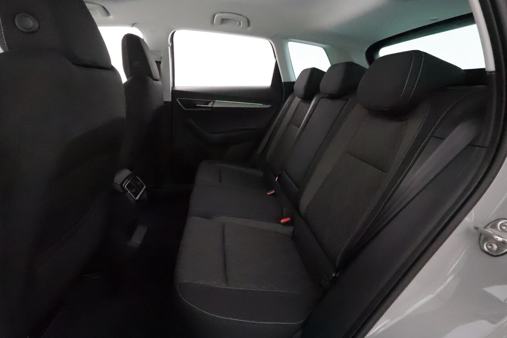 Skoda Karoq 2023 2.0 TDI 115 Style DSG *Webasto / Koukku / ACC / Matrix-LED / P.kamera / Navi / Kaistavahti / Keyless* - 1-om Suomi-auto / Kahdet Renkaat