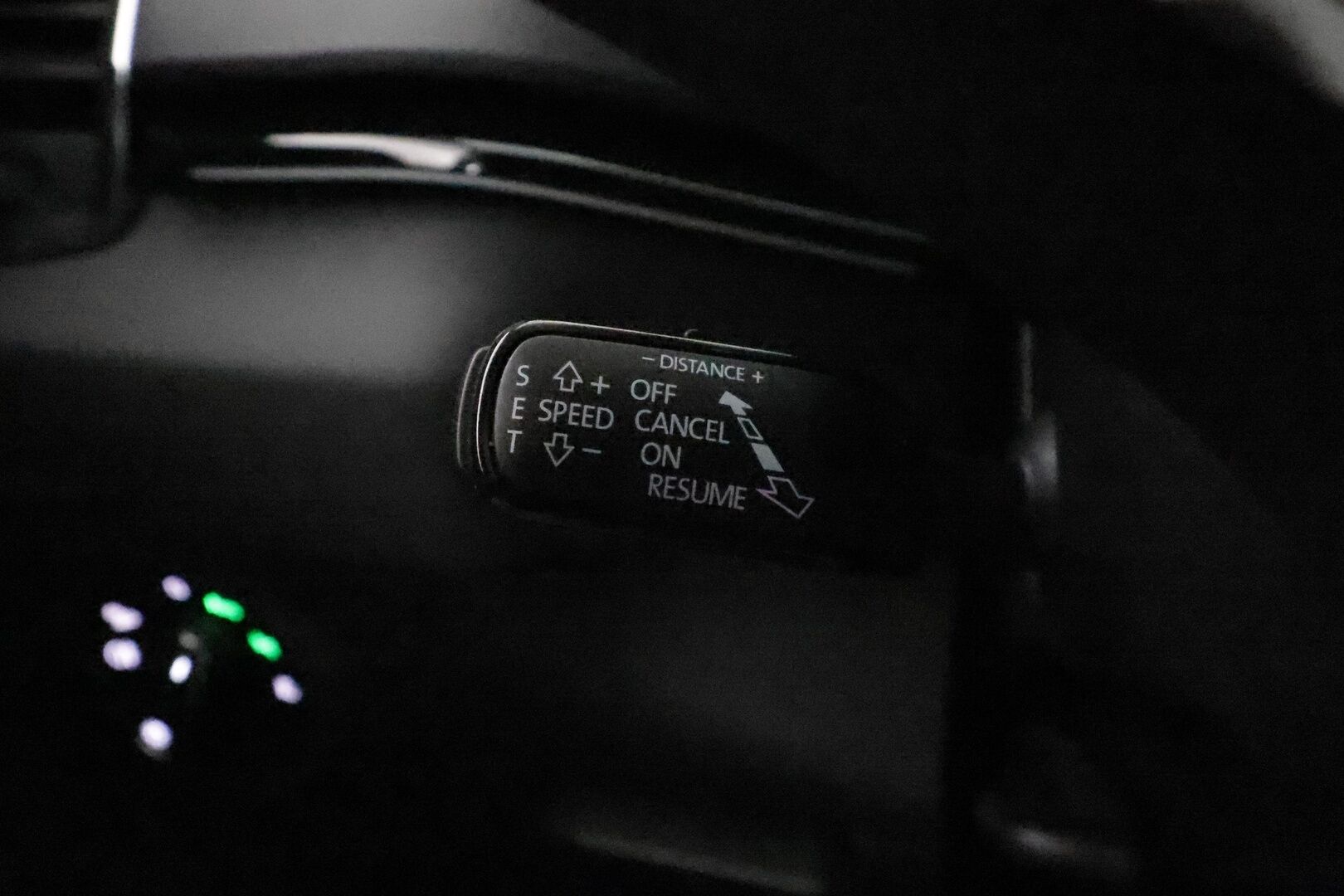 Skoda Karoq 2023 2.0 TDI 115 Style DSG *Webasto / Koukku / ACC / Matrix-LED / P.kamera / Navi / Kaistavahti / Keyless* - 1-om Suomi-auto / Kahdet Renkaat