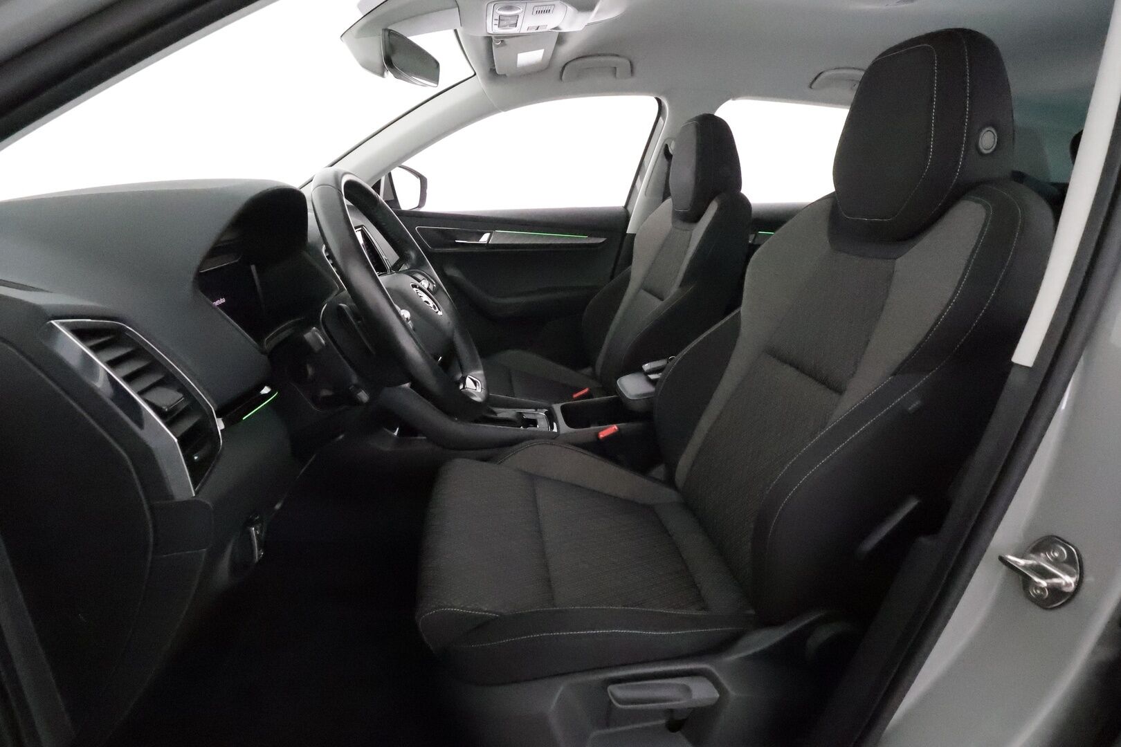 Skoda Karoq 2023 2.0 TDI 115 Style DSG *Webasto / Koukku / ACC / Matrix-LED / P.kamera / Navi / Kaistavahti / Keyless* - 1-om Suomi-auto / Kahdet Renkaat