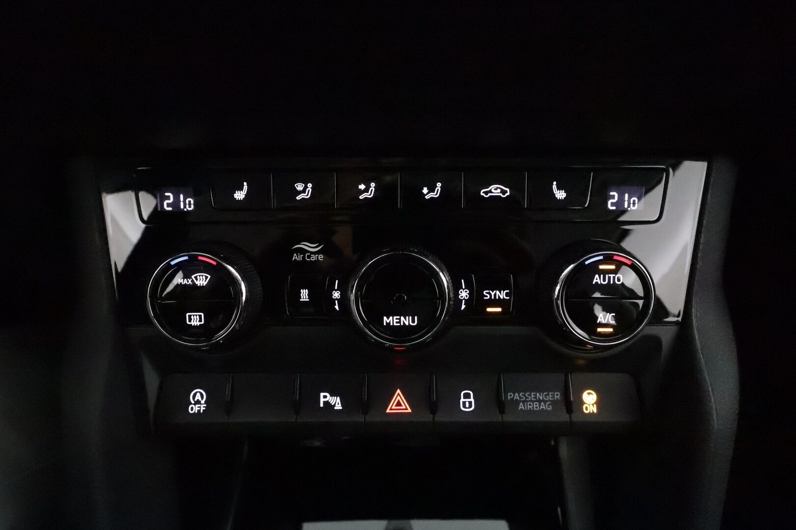 Skoda Karoq 2023 2.0 TDI 115 Style DSG *Webasto / Koukku / ACC / Matrix-LED / P.kamera / Navi / Kaistavahti / Keyless* - 1-om Suomi-auto / Kahdet Renkaat