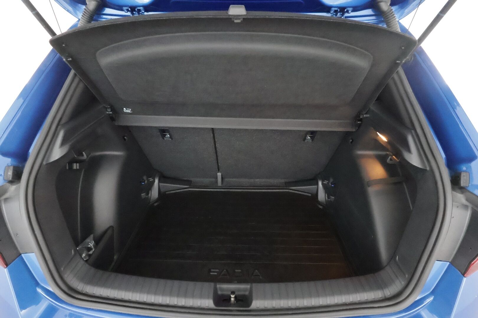 Skoda Fabia 2023 1.0 TSI 95 Monte Carlo - Adapt. Vakkari / LED-valot / P. tutka / Kaistavahti / Rattilämppäri / Aut. Ilmastointi / KeylessGO / 2x Renkaat 