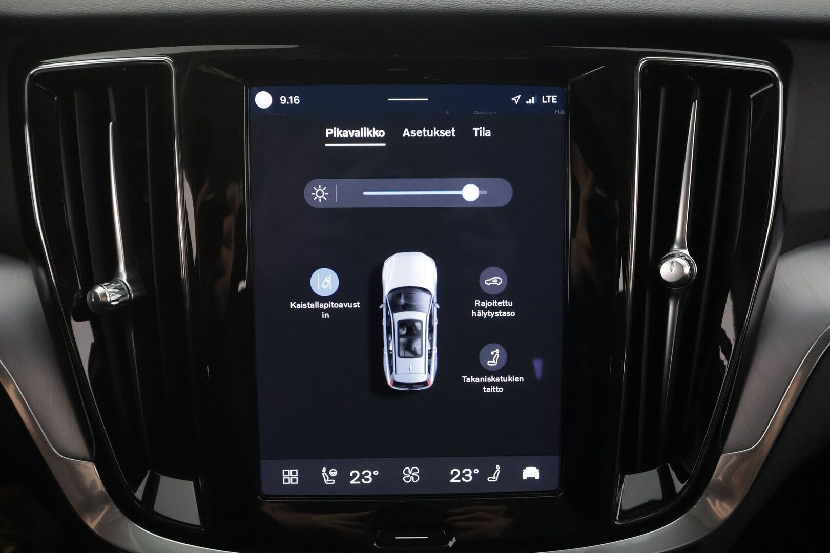Volvo V60 2023 B3 MHEV Business Core DCT aut - | Pilot assist | Webasto | P.Kamera | LED | Keyless | Apple&Android | 1.Om Suomi-auto | Merkkihuollettu | Kahdet Renkaat
