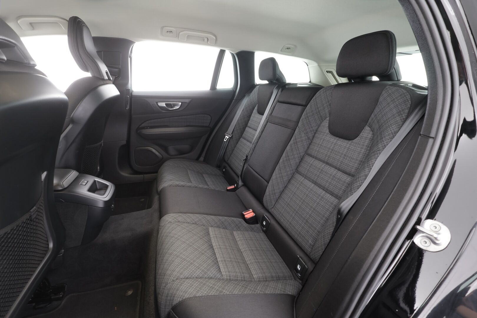 Volvo V60 2023 B3 MHEV Business Core DCT aut - | Pilot assist | Webasto | P.Kamera | LED | Keyless | Apple&Android | 1.Om Suomi-auto | Merkkihuollettu | Kahdet Renkaat