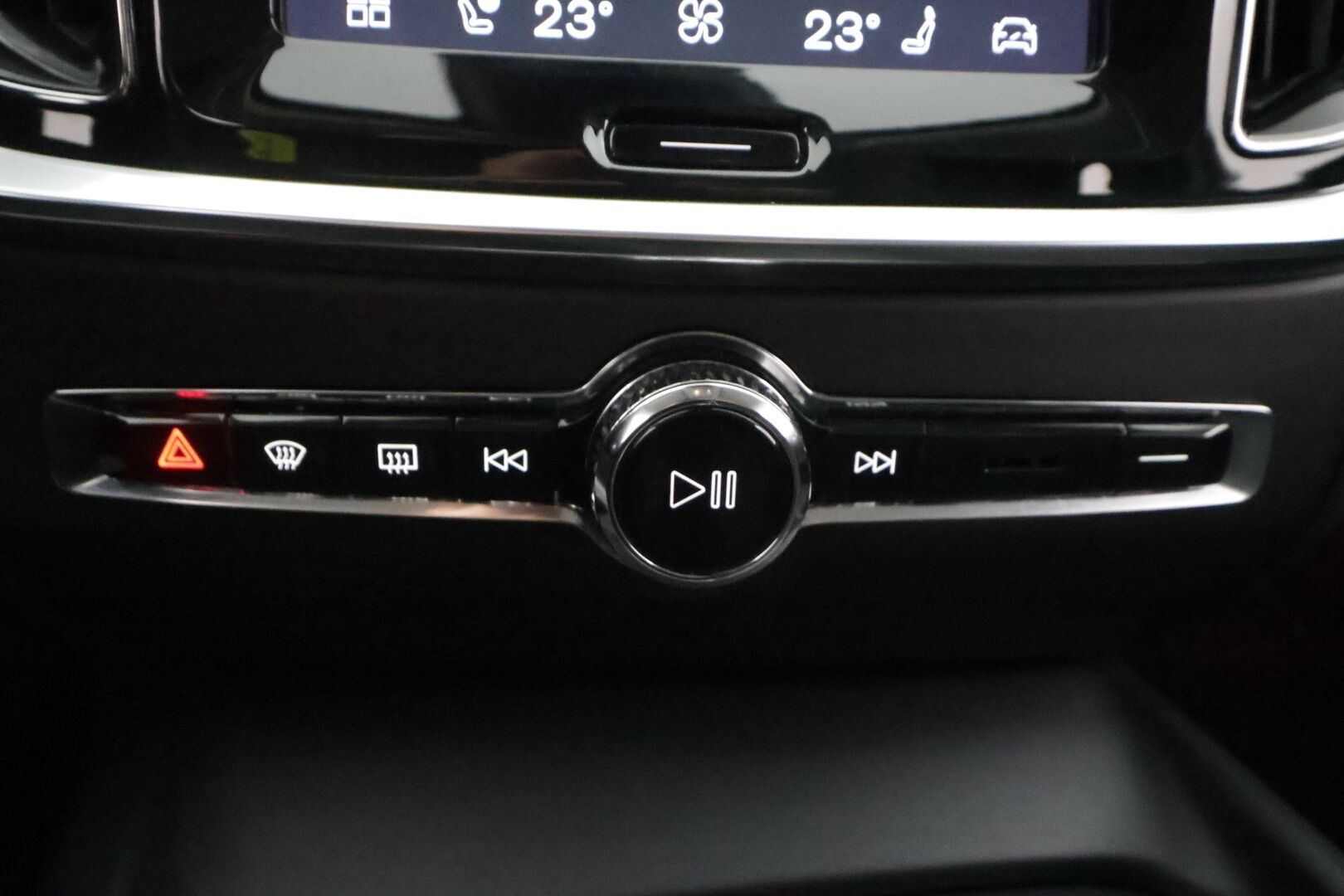 Volvo V60 2023 B3 MHEV Business Core DCT aut - | Pilot assist | Webasto | P.Kamera | LED | Keyless | Apple&Android | 1.Om Suomi-auto | Merkkihuollettu | Kahdet Renkaat