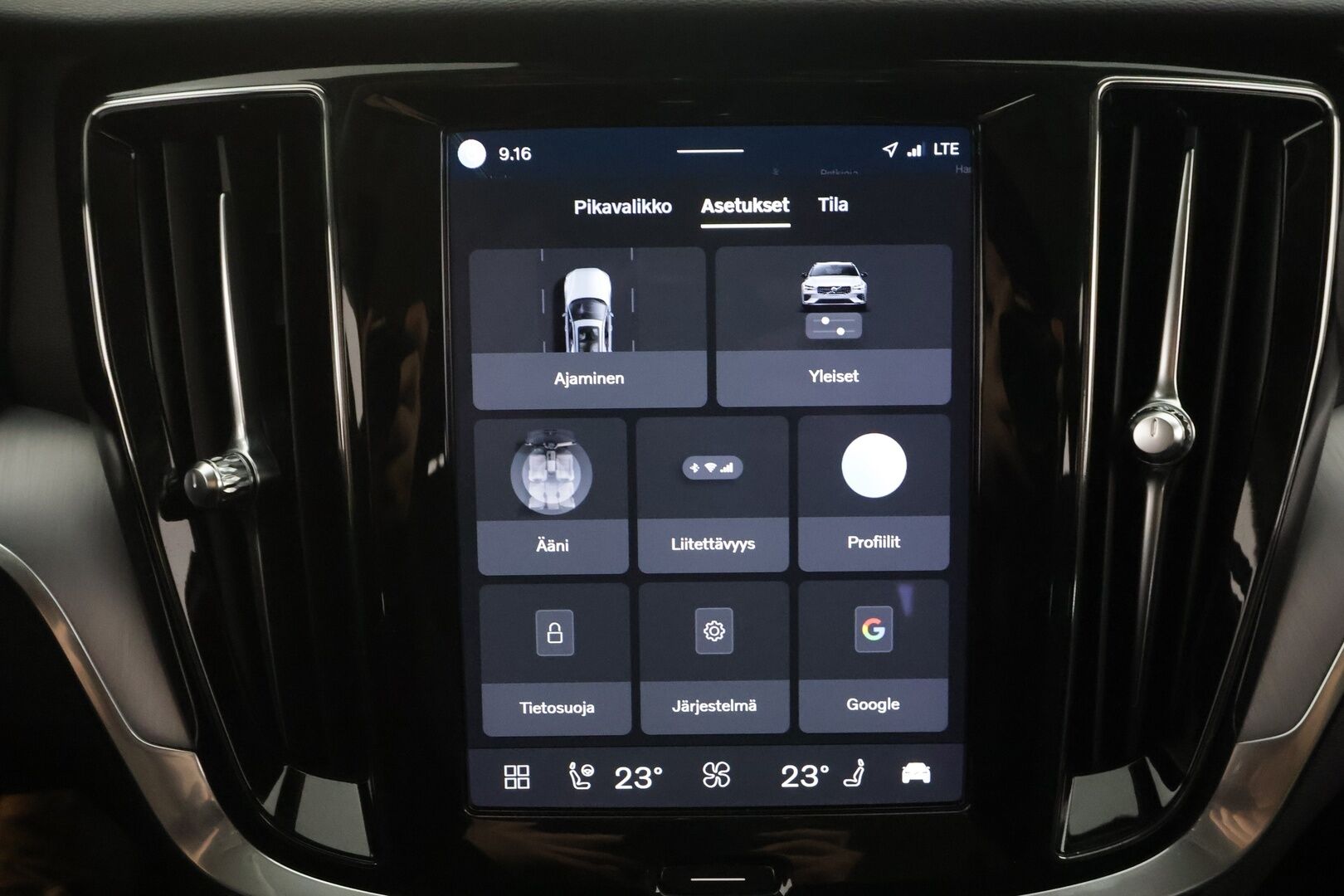 Volvo V60 2023 B3 MHEV Business Core DCT aut - | Pilot assist | Webasto | P.Kamera | LED | Keyless | Apple&Android | 1.Om Suomi-auto | Merkkihuollettu | Kahdet Renkaat