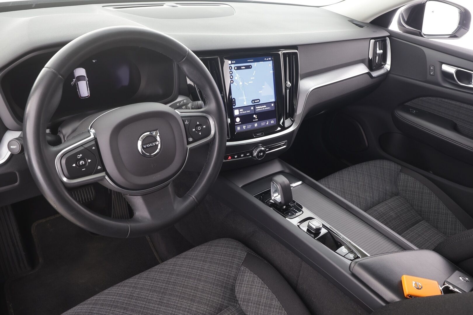 Volvo V60 2023 B3 MHEV Business Core DCT aut - | Pilot assist | Webasto | P.Kamera | LED | Keyless | Apple&Android | 1.Om Suomi-auto | Merkkihuollettu | Kahdet Renkaat
