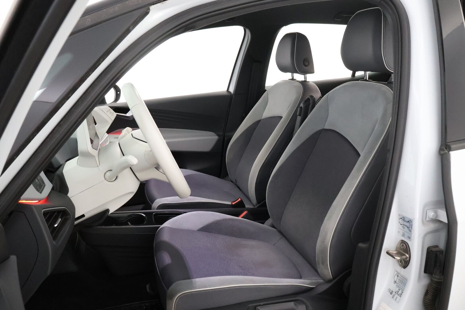 Volkswagen ID.3 2020 Pro S Tour 150kW, akku 77kWh - Digimittari / Kangas-Alcantara / Vakkari / Lisälämmitin / Navi / Apple&Android / LED / 2x Renkaat aluvantein!