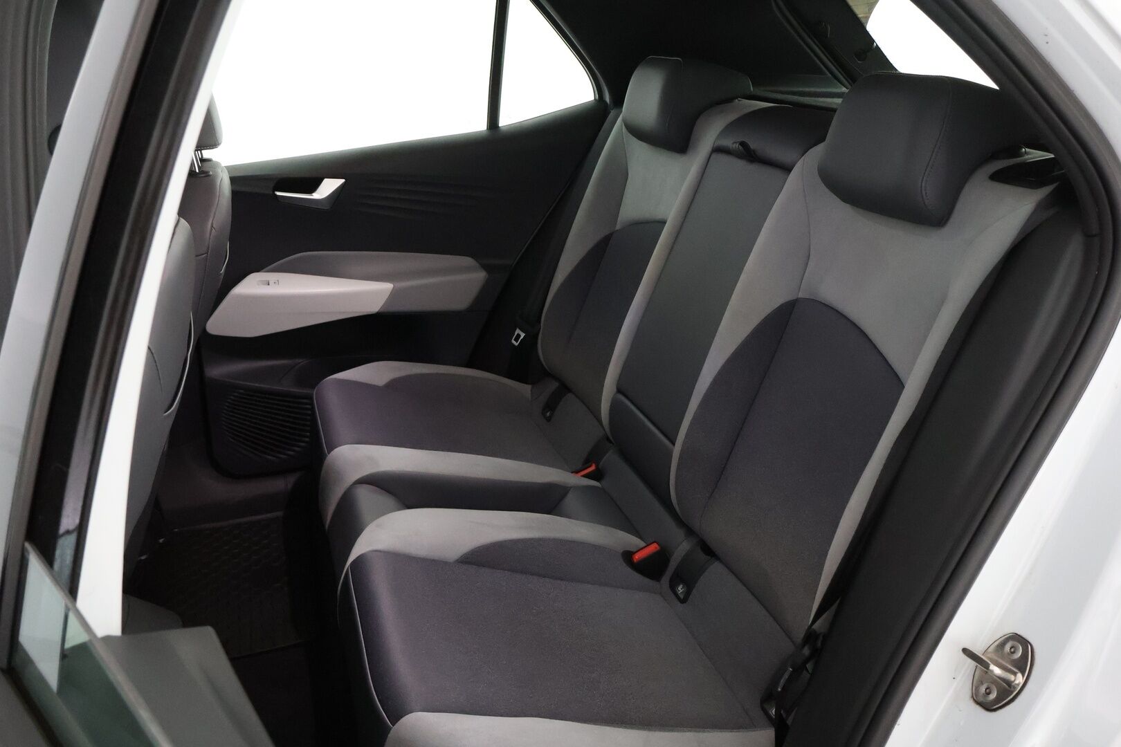 Volkswagen ID.3 2020 Pro S Tour 150kW, akku 77kWh - Digimittari / Kangas-Alcantara / Vakkari / Lisälämmitin / Navi / Apple&Android / LED / 2x Renkaat aluvantein!