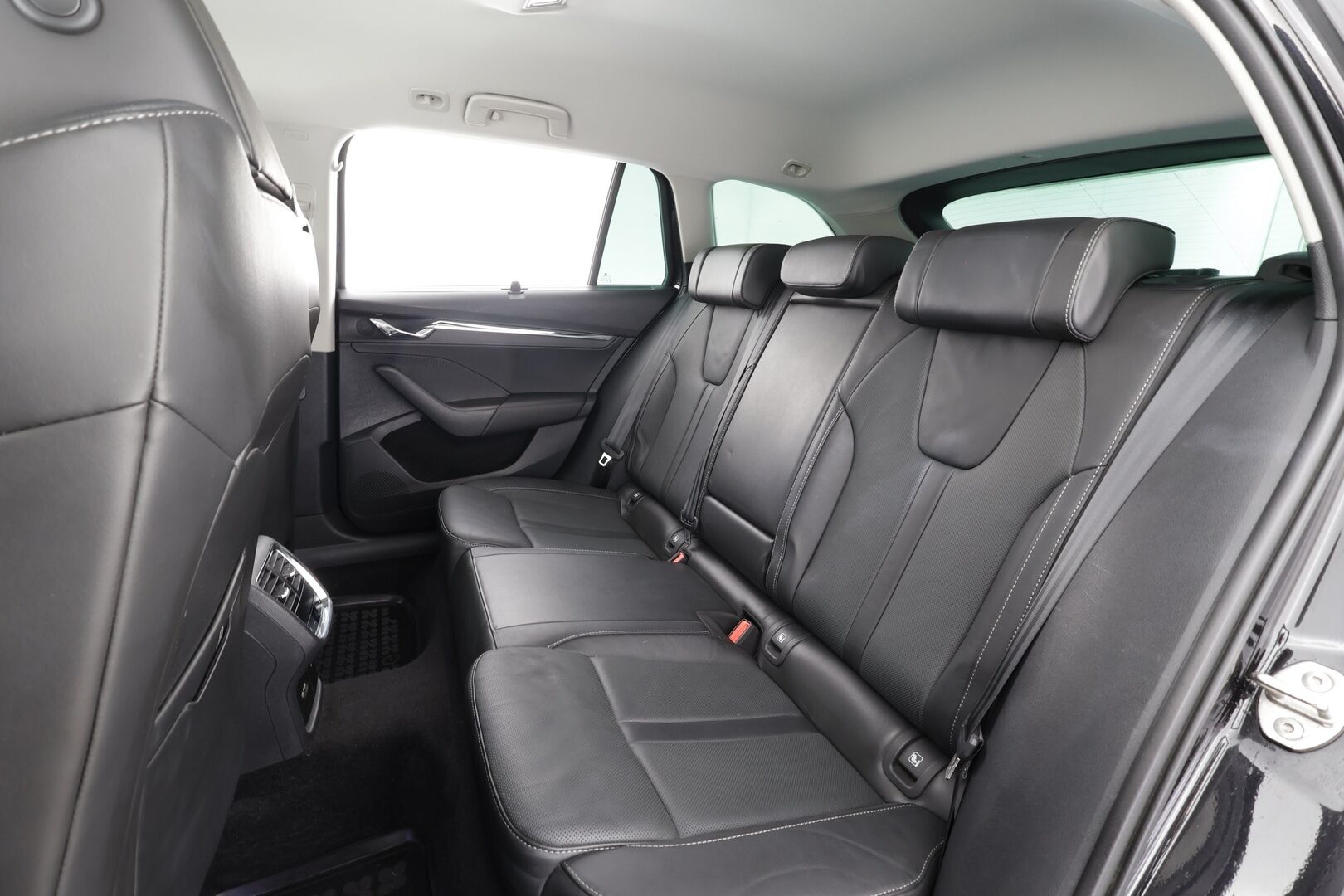 Skoda Octavia 2021 Combi 1,4 TSI PHEV Style iV DSG * ACC / Ilmastoidut&Hierovat Sportnahat / Canton / HUD / Webasto / Matrix / P.Kamera * - Supervarusteet! / Kahdet renkaat aluvanteilla - HULLUT AVAJAISHULINAT KORKOTARJOUS 3,29 %