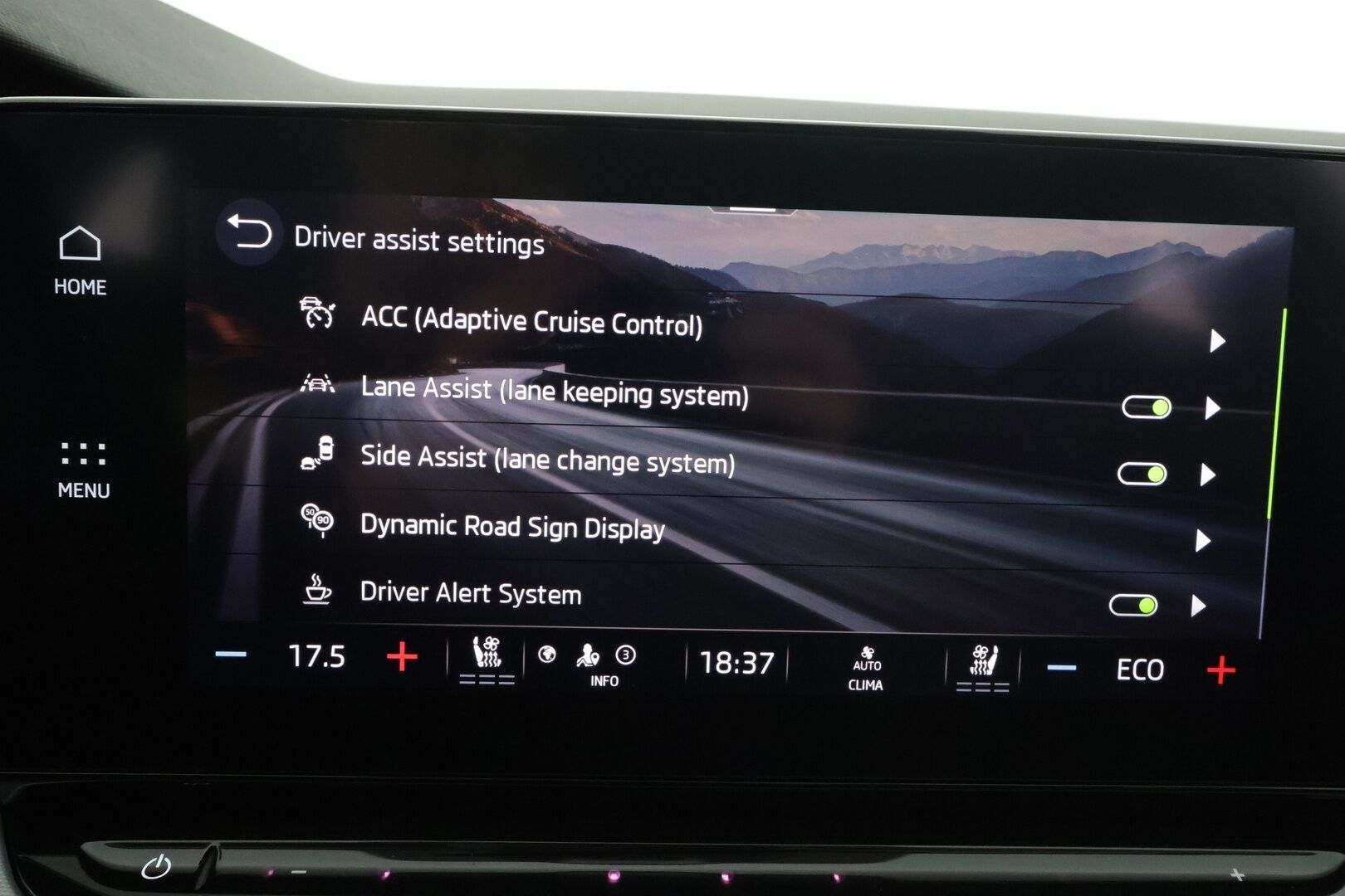Skoda Octavia 2021 Combi 1,4 TSI PHEV Style iV DSG * ACC / Ilmastoidut&Hierovat Sportnahat / Canton / HUD / Webasto / Matrix / P.Kamera * - Kahdet renkaat aluvanteilla