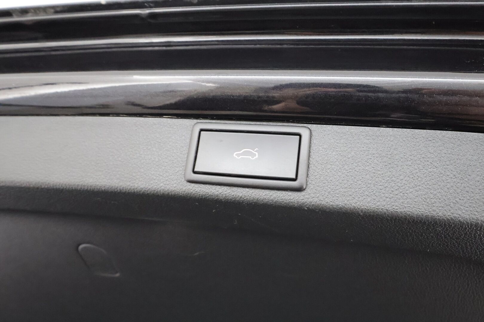 Skoda Octavia 2021 Combi 1,4 TSI PHEV Style iV DSG * ACC / Ilmastoidut&Hierovat Sportnahat / Canton / HUD / Webasto / Matrix / P.Kamera * - Kahdet renkaat aluvanteilla