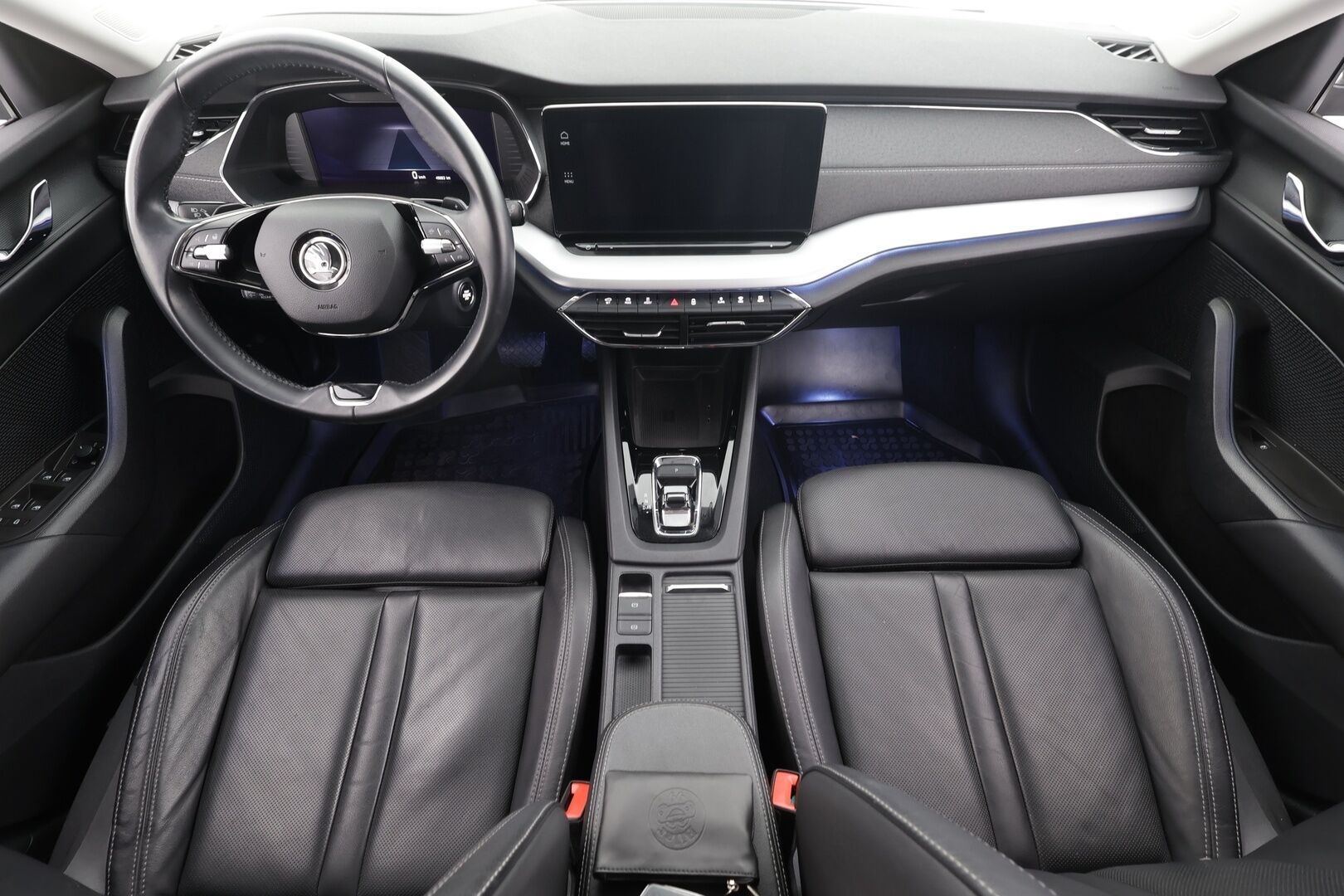 Skoda Octavia 2021 Combi 1,4 TSI PHEV Style iV DSG * ACC / Ilmastoidut&Hierovat Sportnahat / Canton / HUD / Webasto / Matrix / P.Kamera * - Kahdet renkaat aluvanteilla