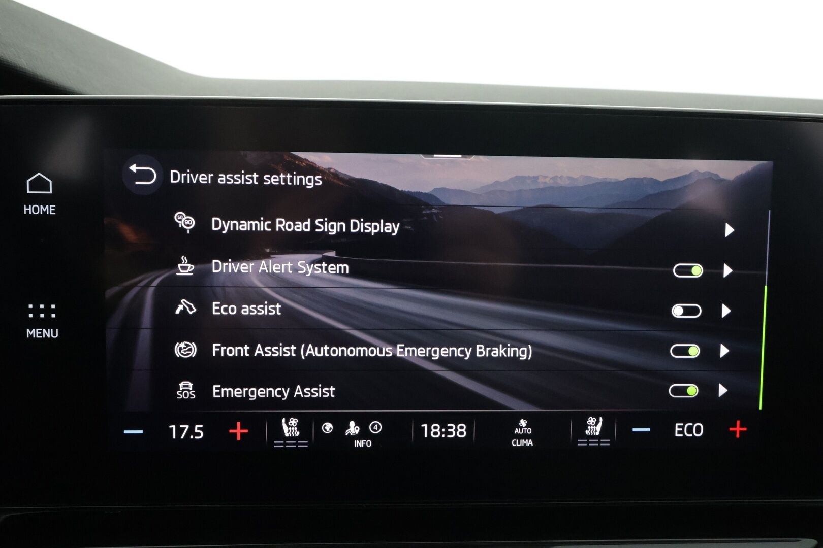 Skoda Octavia 2021 Combi 1,4 TSI PHEV Style iV DSG * ACC / Ilmastoidut&Hierovat Sportnahat / Canton / HUD / Webasto / Matrix / P.Kamera * - Kahdet renkaat aluvanteilla