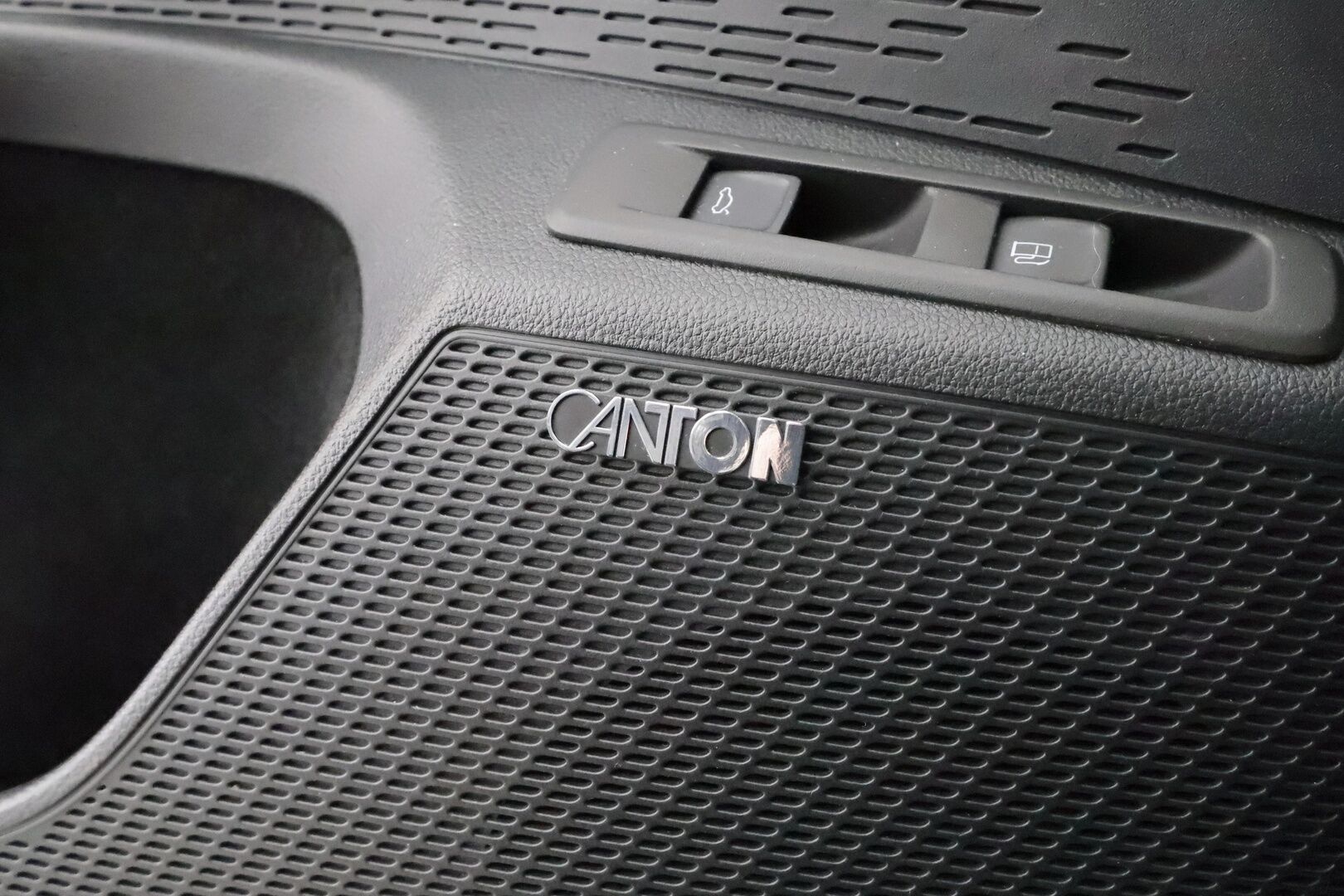 Skoda Octavia 2021 Combi 1,4 TSI PHEV Style iV DSG * ACC / Ilmastoidut&Hierovat Sportnahat / Canton / HUD / Webasto / Matrix / P.Kamera * - Kahdet renkaat aluvanteilla