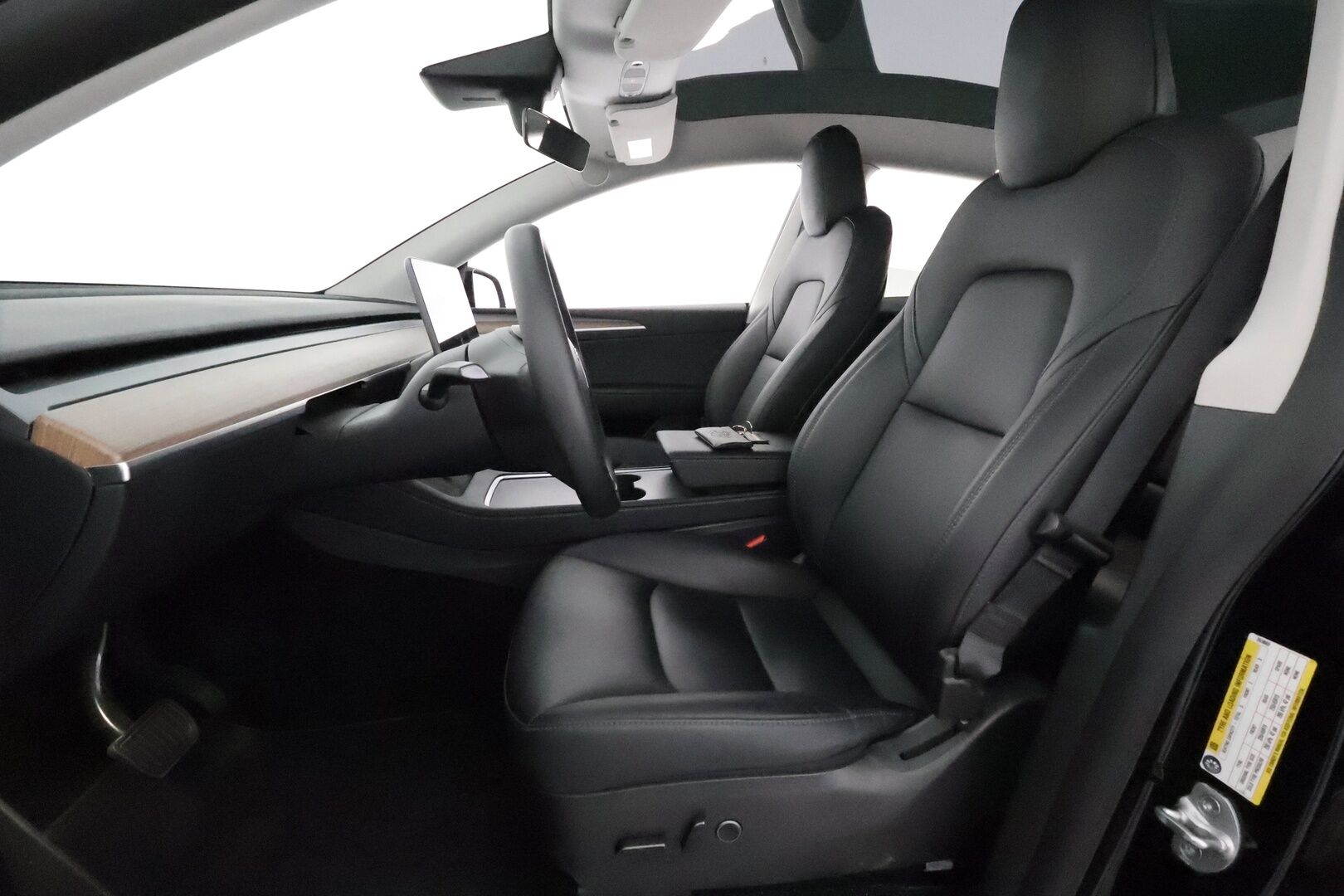 Tesla Model Y 2022 Long Range **Lämpöpumppu / Lasikatto / Matrix-LED / Adapt.Vakkari / P.Kamera / Muistipenkki / Navi / Keyless** - 3,99 % KORKOTARJOUS TÄHÄN AUTOON - Kahdet Renkaat