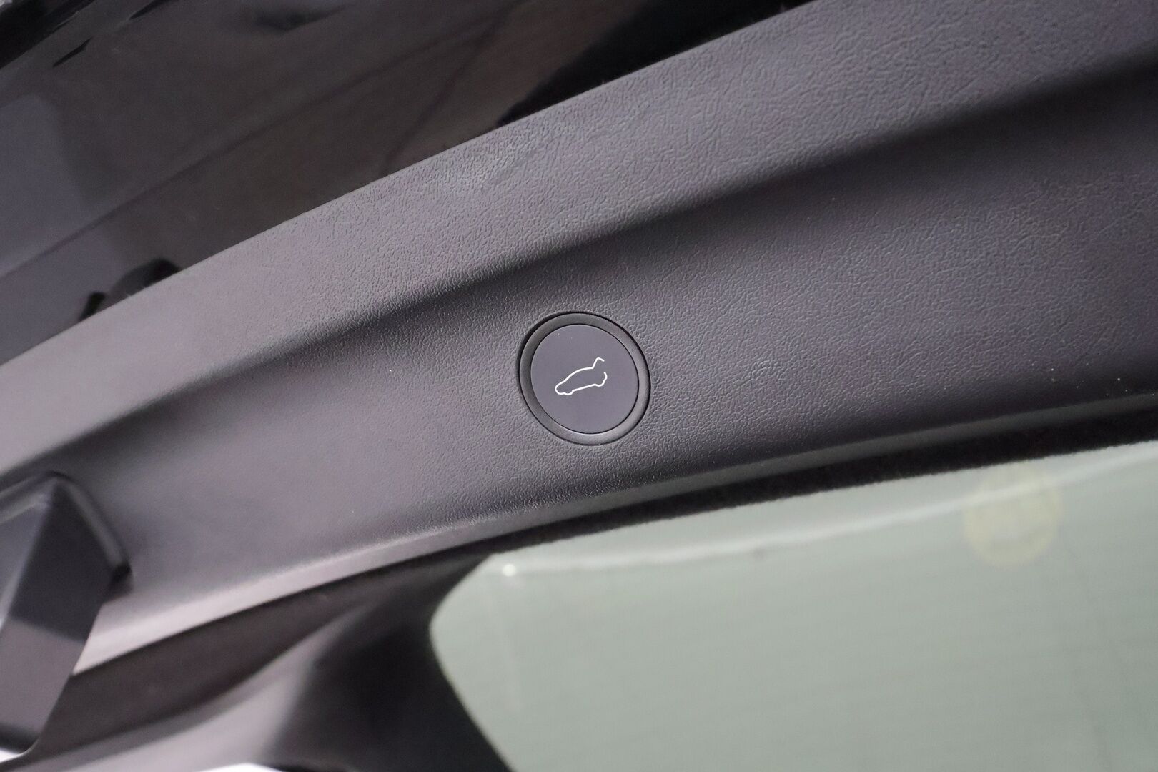 Tesla Model Y 2022 Long Range **Lämpöpumppu / Lasikatto / Matrix-LED / Adapt.Vakkari / P.Kamera / Muistipenkki / Navi / Keyless** - 3,99 % KORKOTARJOUS TÄHÄN AUTOON - Kahdet Renkaat