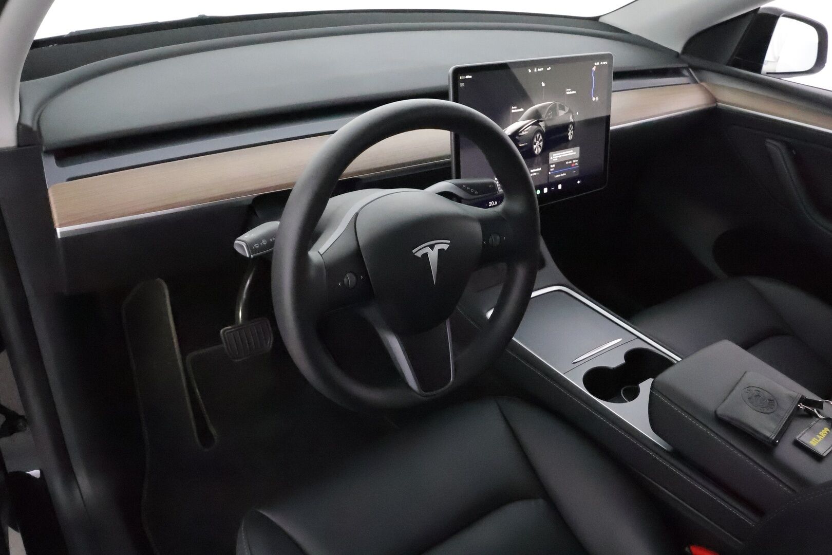 Tesla Model Y 2022 Long Range **Lämpöpumppu / Lasikatto / Matrix-LED / Adapt.Vakkari / P.Kamera / Muistipenkki / Navi / Keyless** - 3,99 % KORKOTARJOUS TÄHÄN AUTOON - Kahdet Renkaat