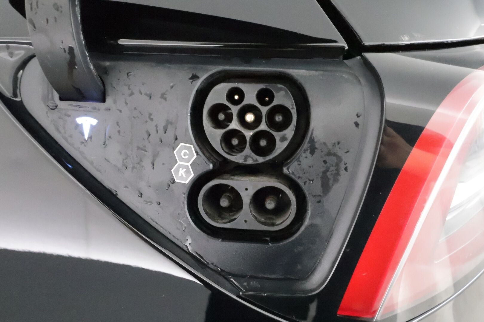 Tesla Model Y 2022 Long Range **Lämpöpumppu / Lasikatto / Matrix-LED / Adapt.Vakkari / P.Kamera / Muistipenkki / Navi / Keyless** - 3,99 % KORKOTARJOUS TÄHÄN AUTOON - Kahdet Renkaat