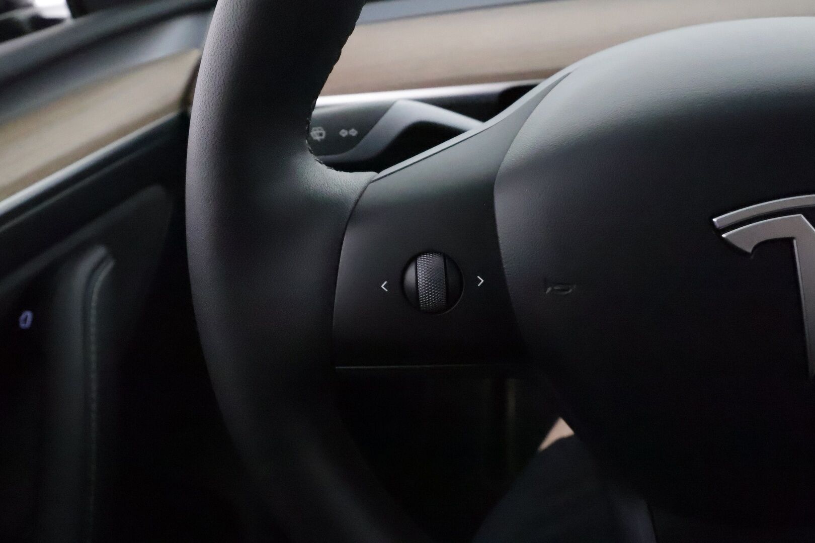 Tesla Model Y 2022 Long Range **Lämpöpumppu / Lasikatto / Matrix-LED / Adapt.Vakkari / P.Kamera / Muistipenkki / Navi / Keyless** - 3,99 % KORKOTARJOUS TÄHÄN AUTOON - Kahdet Renkaat