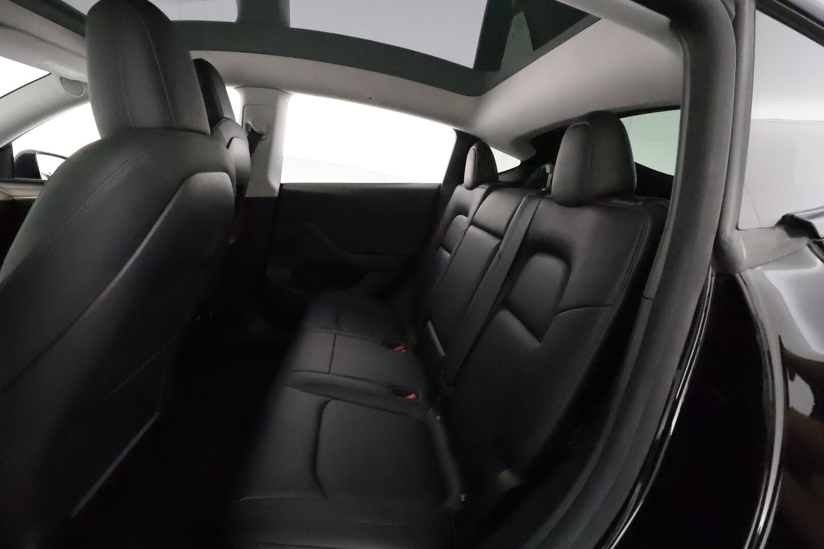 Tesla Model Y 2022 Long Range **Lämpöpumppu / Lasikatto / Matrix-LED / Adapt.Vakkari / P.Kamera / Muistipenkki / Navi / Keyless** - 3,99 % KORKOTARJOUS TÄHÄN AUTOON - Kahdet Renkaat