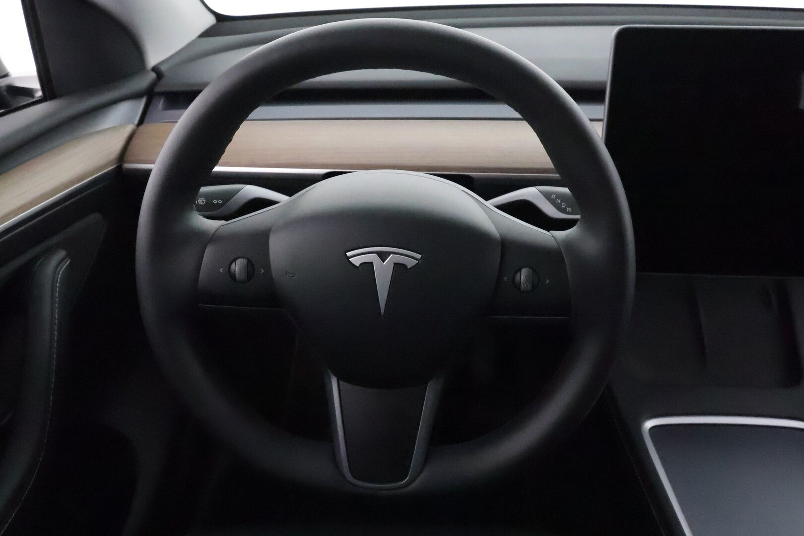 Tesla Model Y 2022 Long Range **Lämpöpumppu / Lasikatto / Matrix-LED / Adapt.Vakkari / P.Kamera / Muistipenkki / Navi / Keyless** - 3,99 % KORKOTARJOUS TÄHÄN AUTOON - Kahdet Renkaat