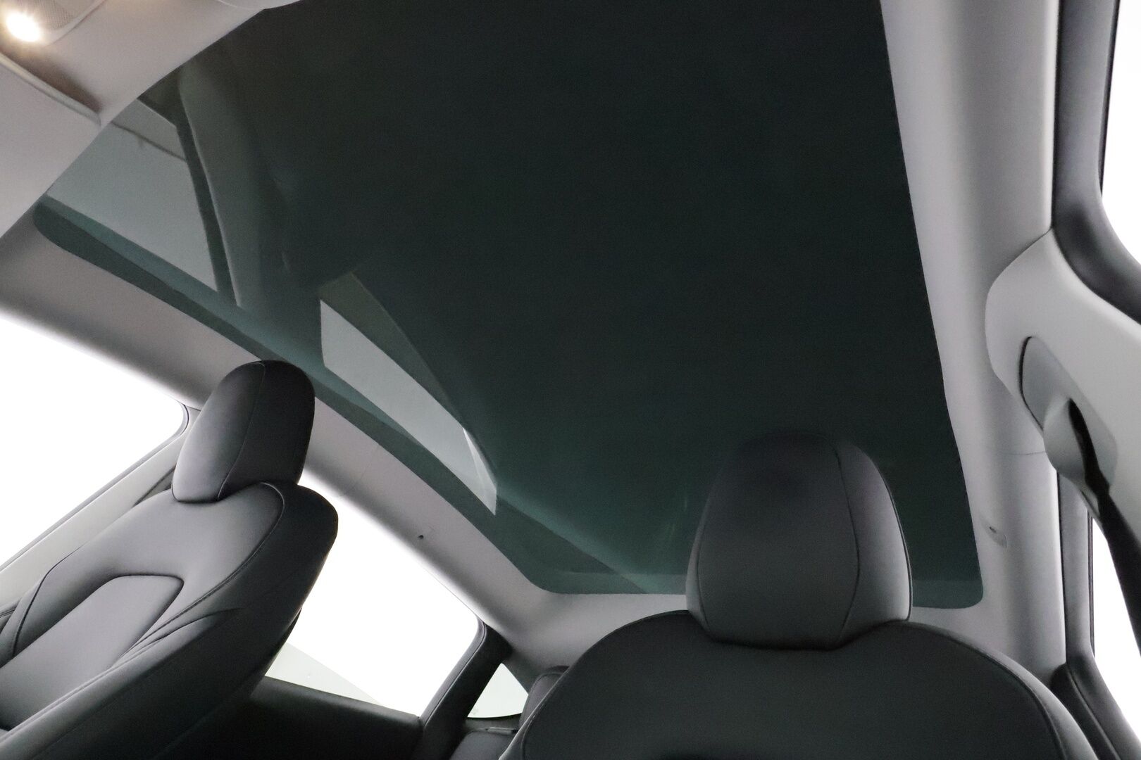 Tesla Model Y 2022 Long Range **Lämpöpumppu / Lasikatto / Matrix-LED / Adapt.Vakkari / P.Kamera / Muistipenkki / Navi / Keyless** - 3,99 % KORKOTARJOUS TÄHÄN AUTOON - Kahdet Renkaat