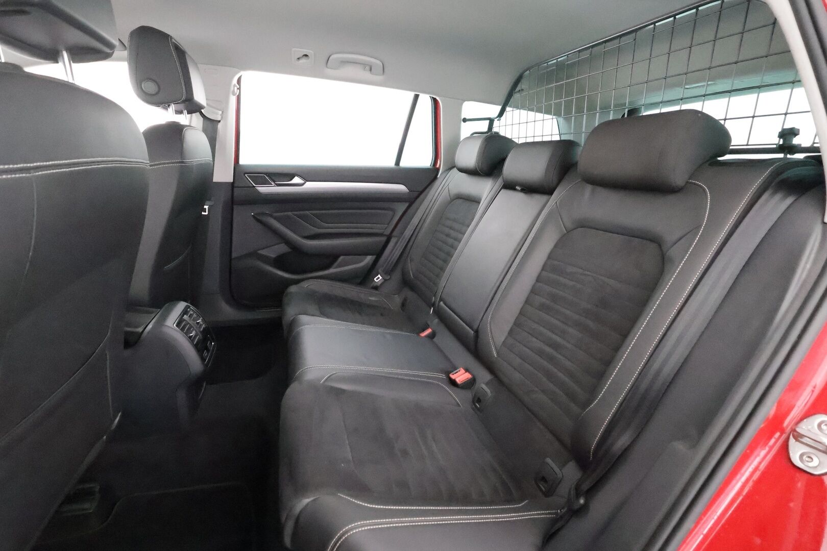 Volkswagen Passat 2021 Variant GTE Business Plug-In Hybrid 160 kW DSG-automaatti - | ACC | Koukku | Webasto | Digimittaristo | Nahka-alcantara | P.kamera | Navi | Lane Assist | App-Connect | LED | Lämm. ratti | 2x renkaat aluin | 