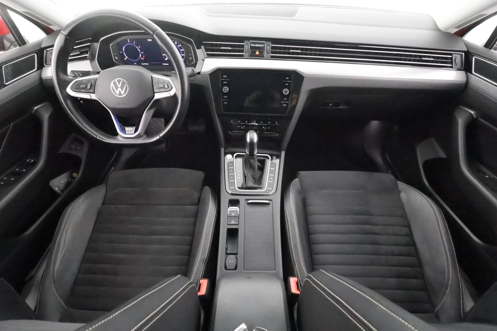 Volkswagen Passat 2021 Variant GTE Business Plug-In Hybrid 160 kW DSG-automaatti - | ACC | Koukku | Webasto | Digimittaristo | Nahka-alcantara | P.kamera | Navi | Lane Assist | App-Connect | LED | Lämm. ratti | 2x renkaat aluin | 