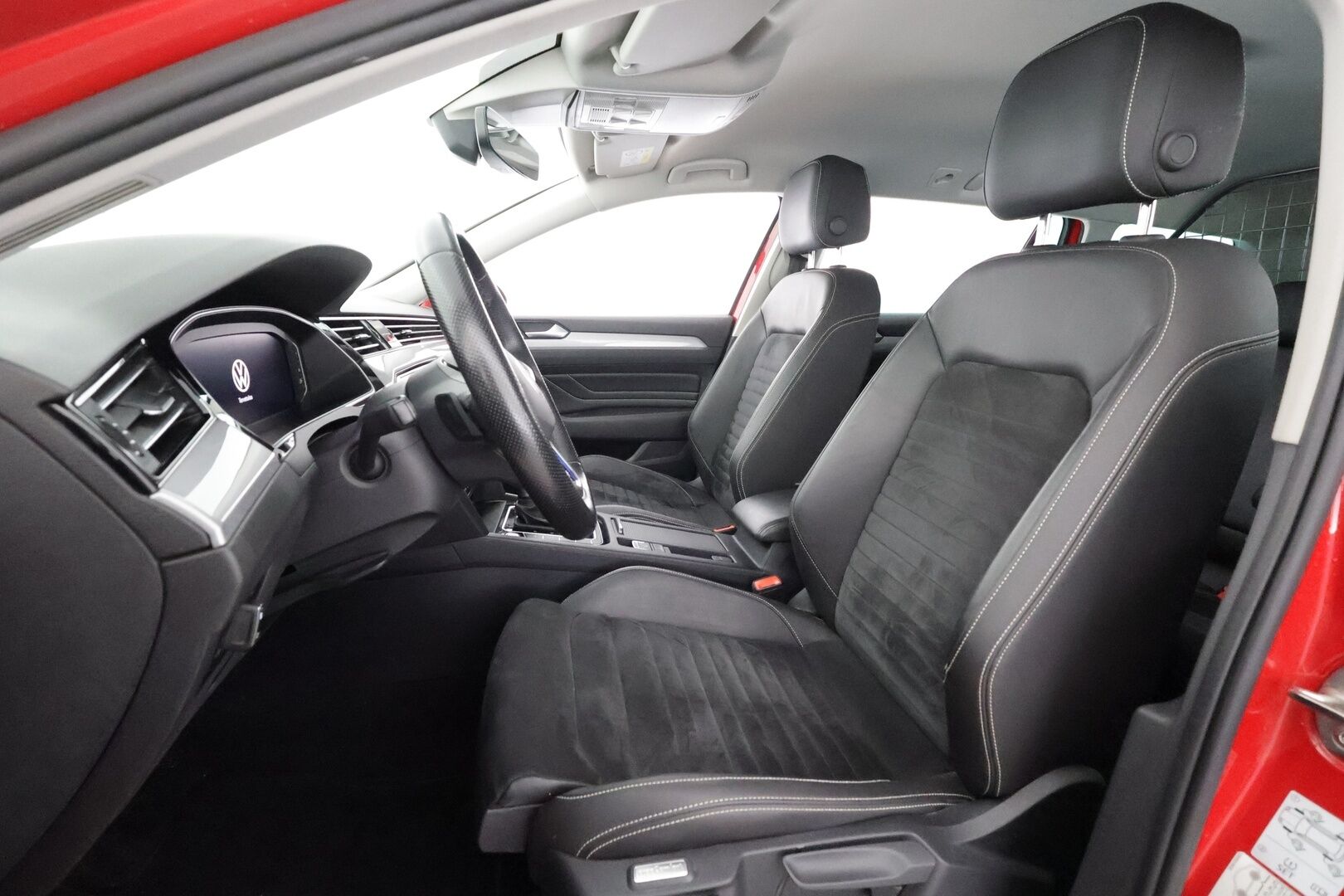 Volkswagen Passat 2021 Variant GTE Business Plug-In Hybrid 160 kW DSG-automaatti - | ACC | Koukku | Webasto | Digimittaristo | Nahka-alcantara | P.kamera | Navi | Lane Assist | App-Connect | LED | Lämm. ratti | 2x renkaat aluin | 