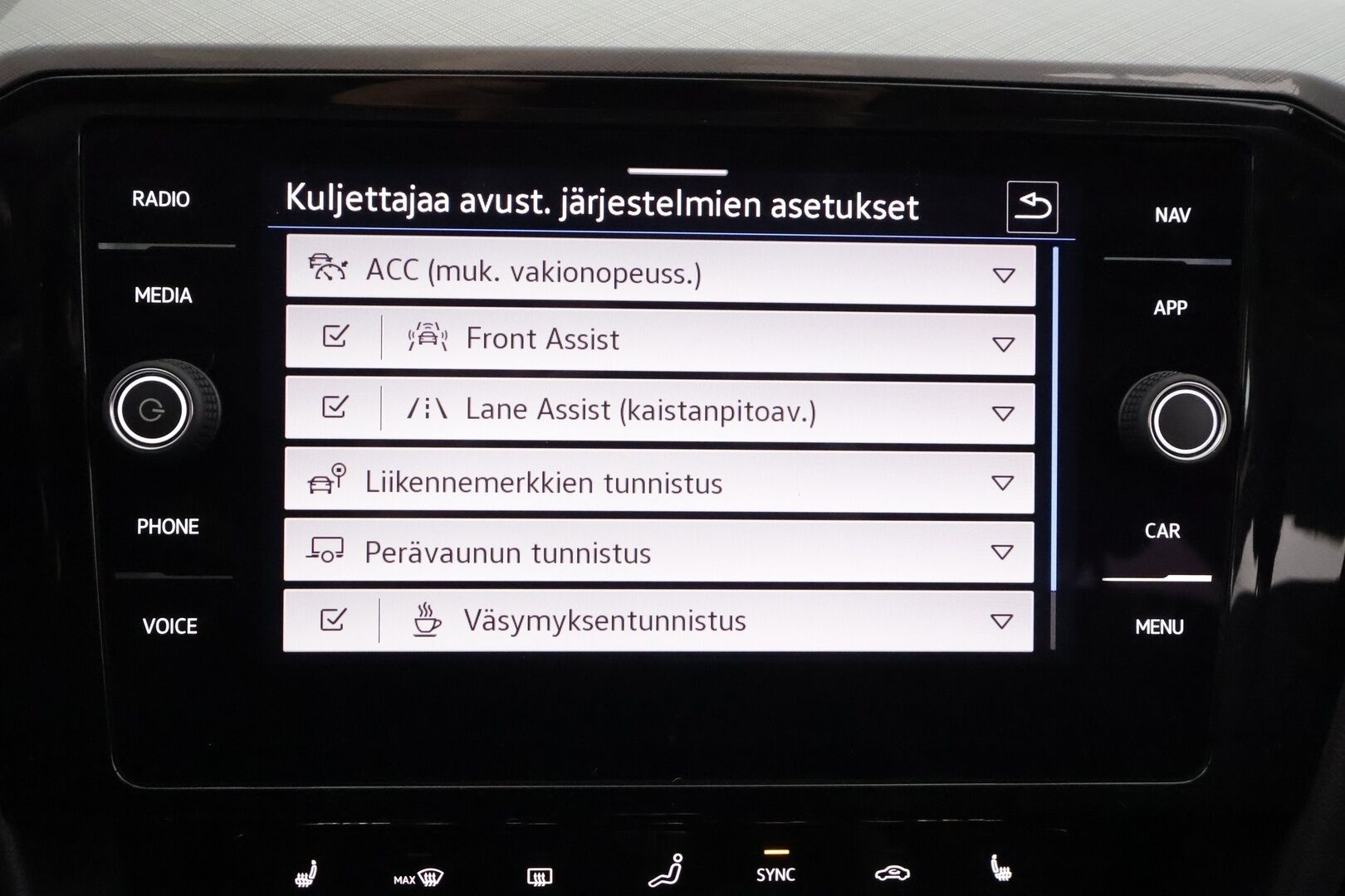 Volkswagen Passat 2021 Variant GTE Business Plug-In Hybrid 160 kW DSG-automaatti - | ACC | Koukku | Webasto | Digimittaristo | Nahka-alcantara | P.kamera | Navi | Lane Assist | App-Connect | LED | Lämm. ratti | 2x renkaat aluin | 