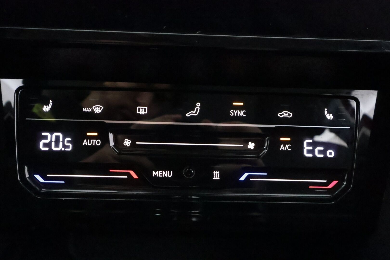 Volkswagen Passat 2021 Variant GTE Business Plug-In Hybrid 160 kW DSG-automaatti - | ACC | Koukku | Webasto | Digimittaristo | Nahka-alcantara | P.kamera | Navi | Lane Assist | App-Connect | LED | Lämm. ratti | 2x renkaat aluin | 
