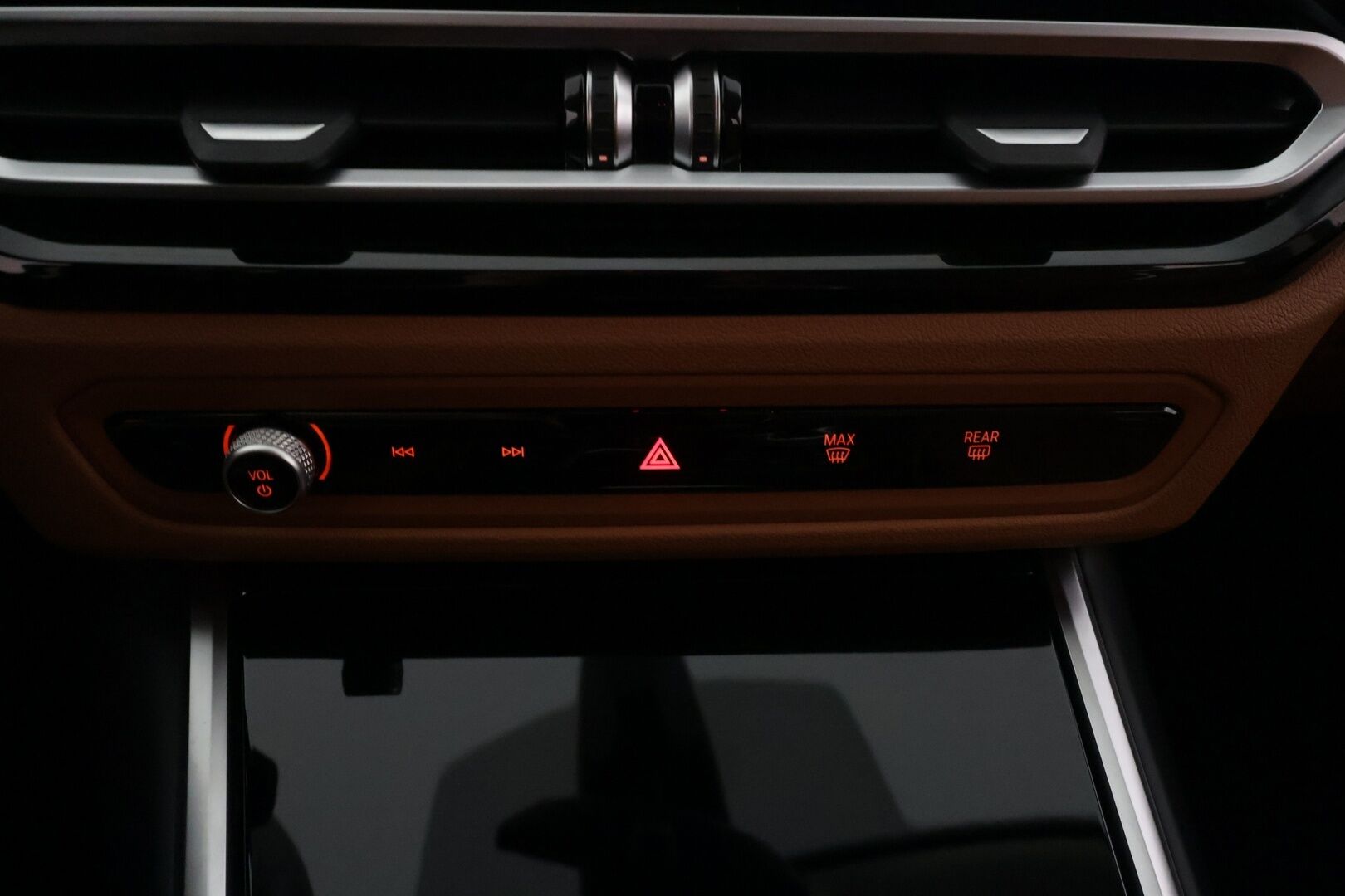 BMW i4 2024 eDrive35 - | ACC | Koukku | Lisälämmitin | LED | P.Kamera | Sporttinahat | Ratinlämmitys | Navi | Widescreen | Apple&Android | 1.Om Suomi-auto | Kahdet Renkaat | Merkkihuollettu |