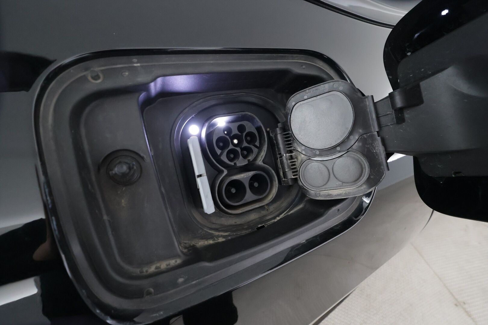 BMW i4 2024 eDrive35 - | ACC | Koukku | Lisälämmitin | LED | P.Kamera | Sporttinahat | Ratinlämmitys | Navi | Widescreen | Apple&Android | 1.Om Suomi-auto | Kahdet Renkaat | Merkkihuollettu |