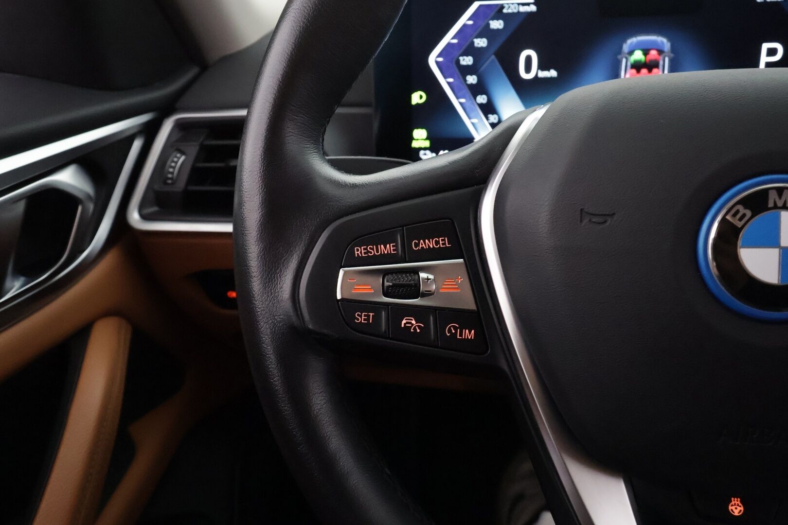 BMW i4 2024 eDrive35 - | ACC | Koukku | Lisälämmitin | LED | P.Kamera | Sporttinahat | Ratinlämmitys | Navi | Widescreen | Apple&Android | 1.Om Suomi-auto | Kahdet Renkaat | Merkkihuollettu |